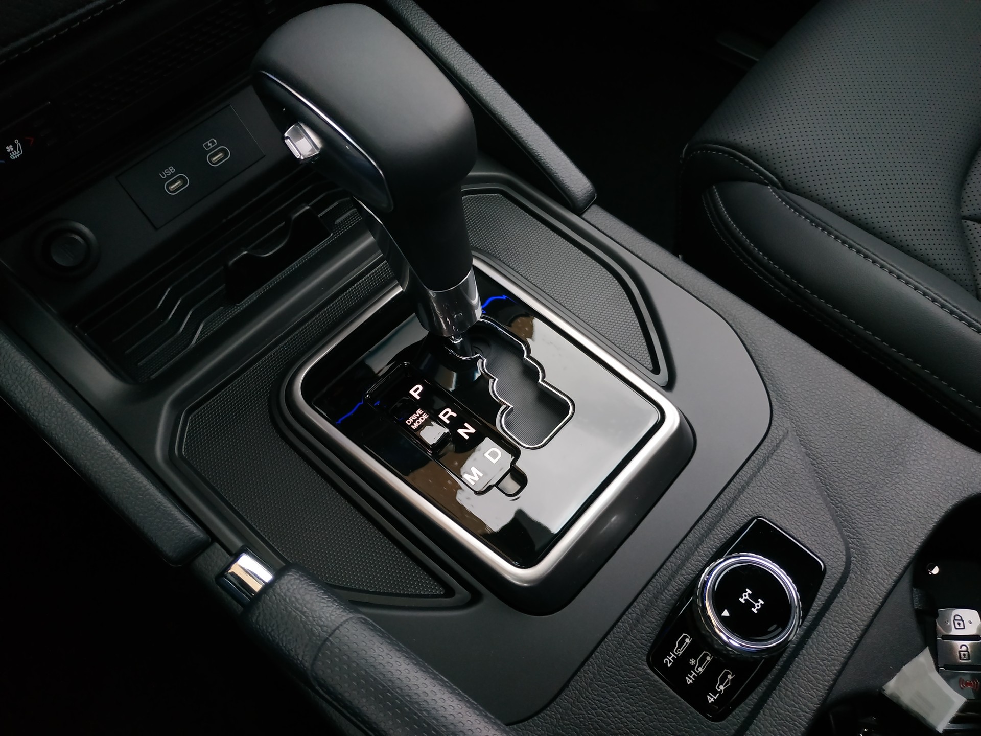KGM-SsangYong Musso 2.2 Blackline 4WD Automat-image-15