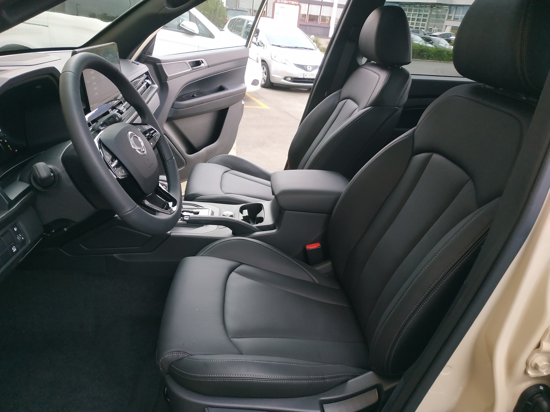 KGM-SsangYong Musso 2.2 Blackline 4WD Automat-image-11