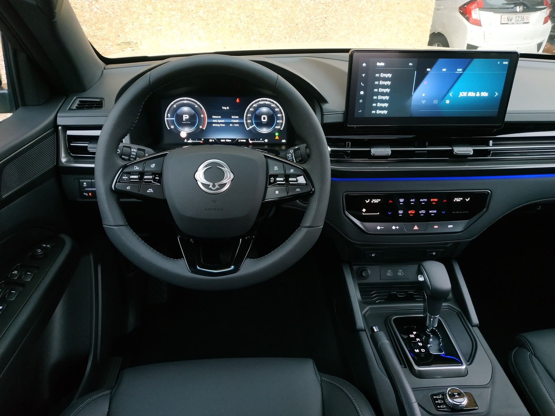 KGM-SsangYong Musso 2.2 Blackline 4WD Automat-image-10