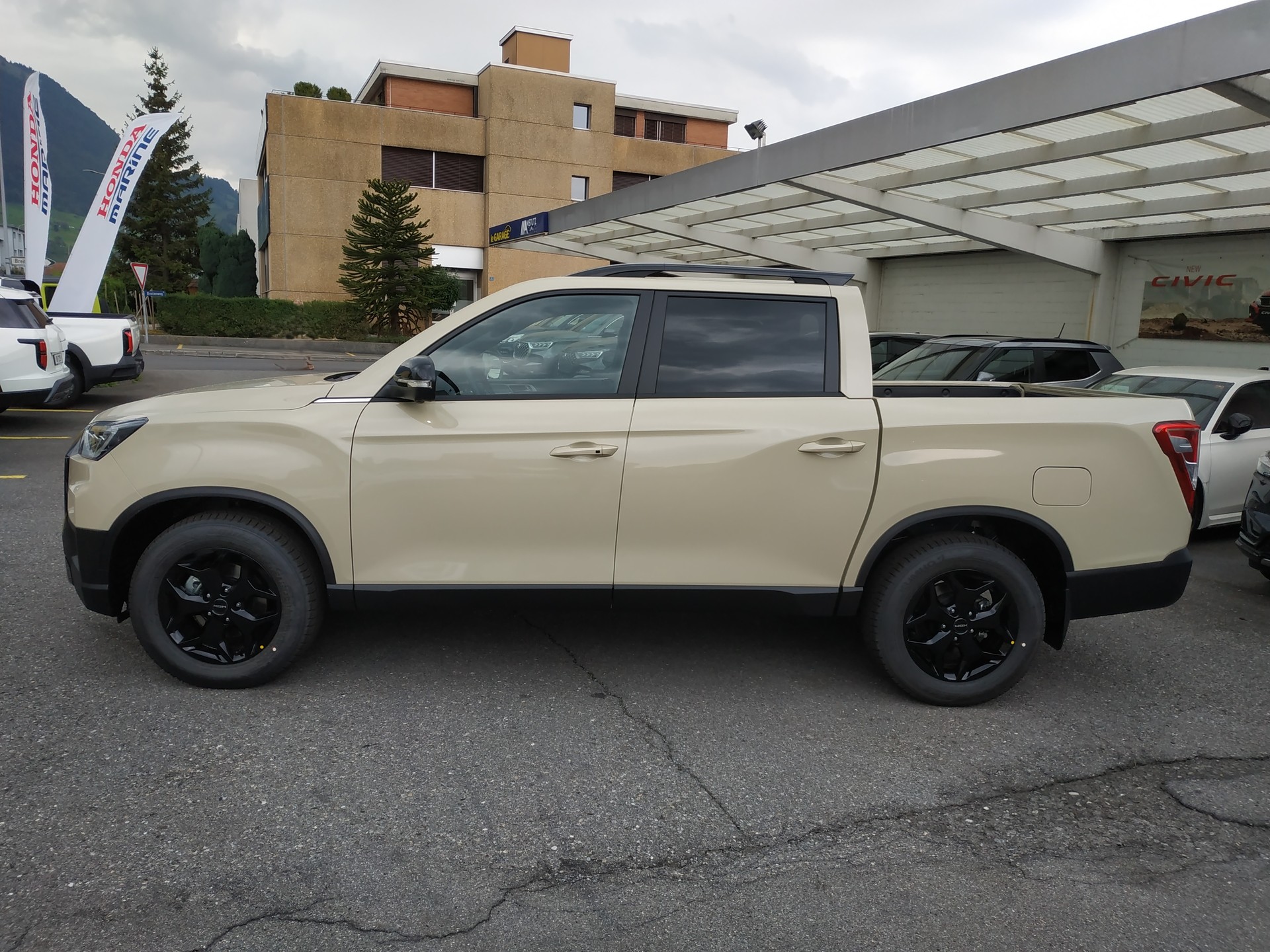 KGM-SsangYong Musso 2.2 Blackline 4WD Automat-image-6