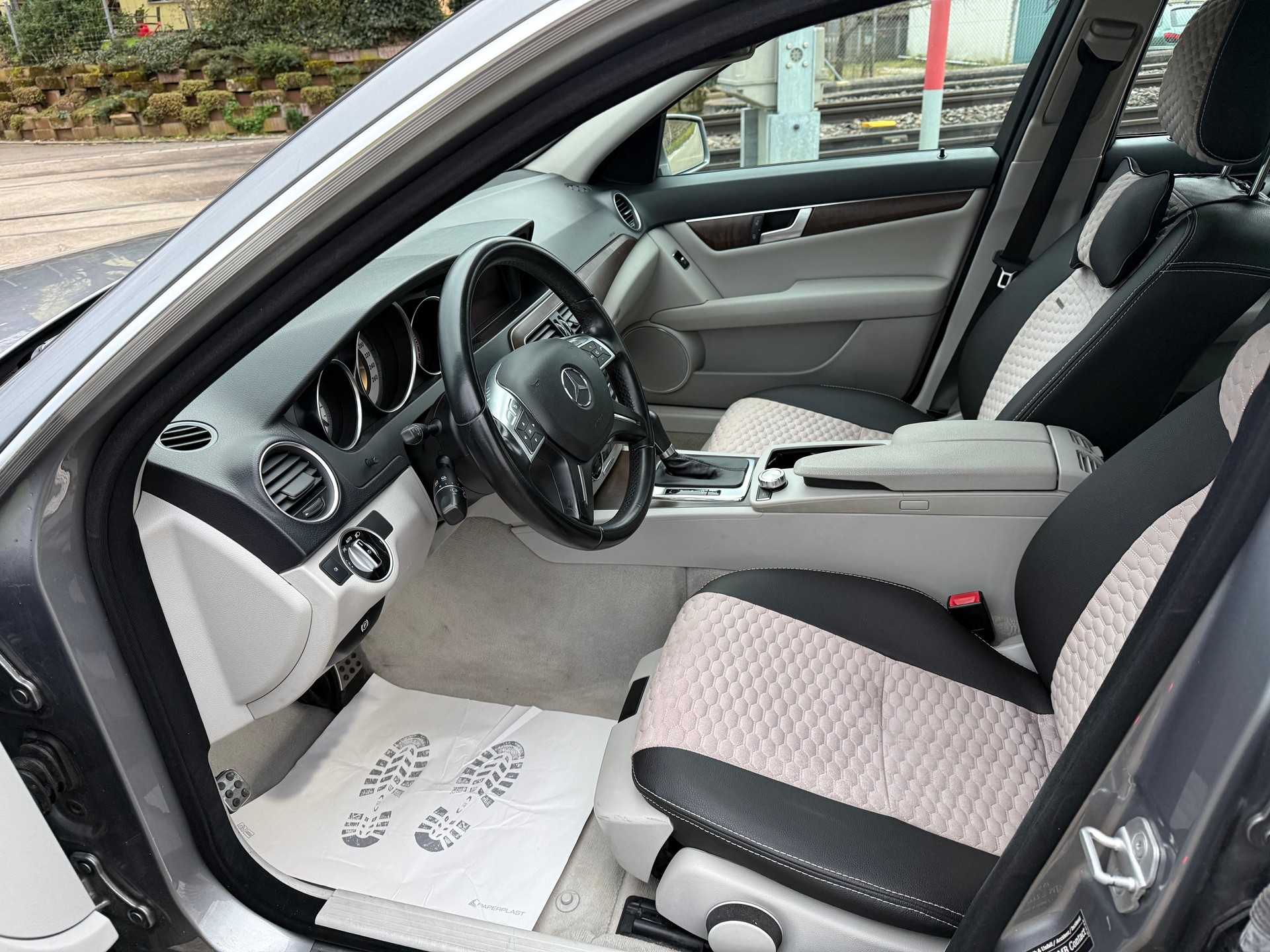 MERCEDES-BENZ C 200 Elégance-image-7