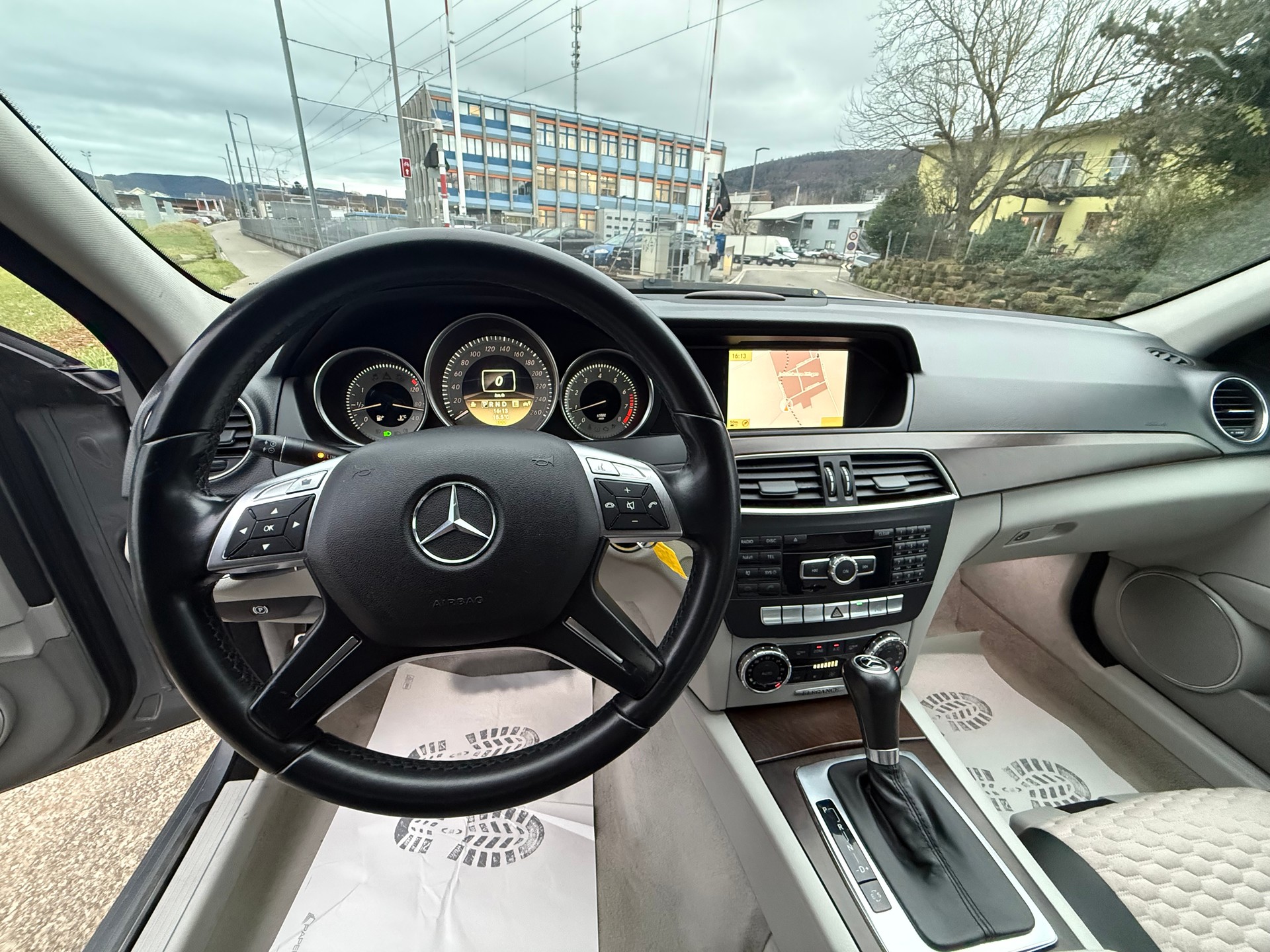 MERCEDES-BENZ C 200 Elégance-image-9