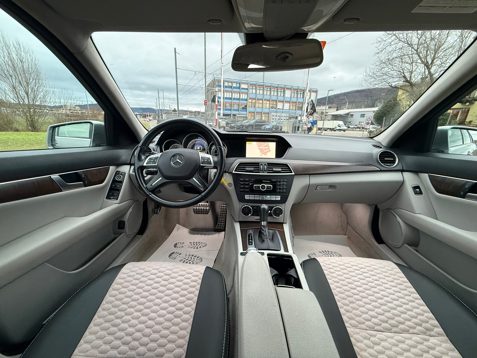 MERCEDES-BENZ C 200 Elégance-image-8