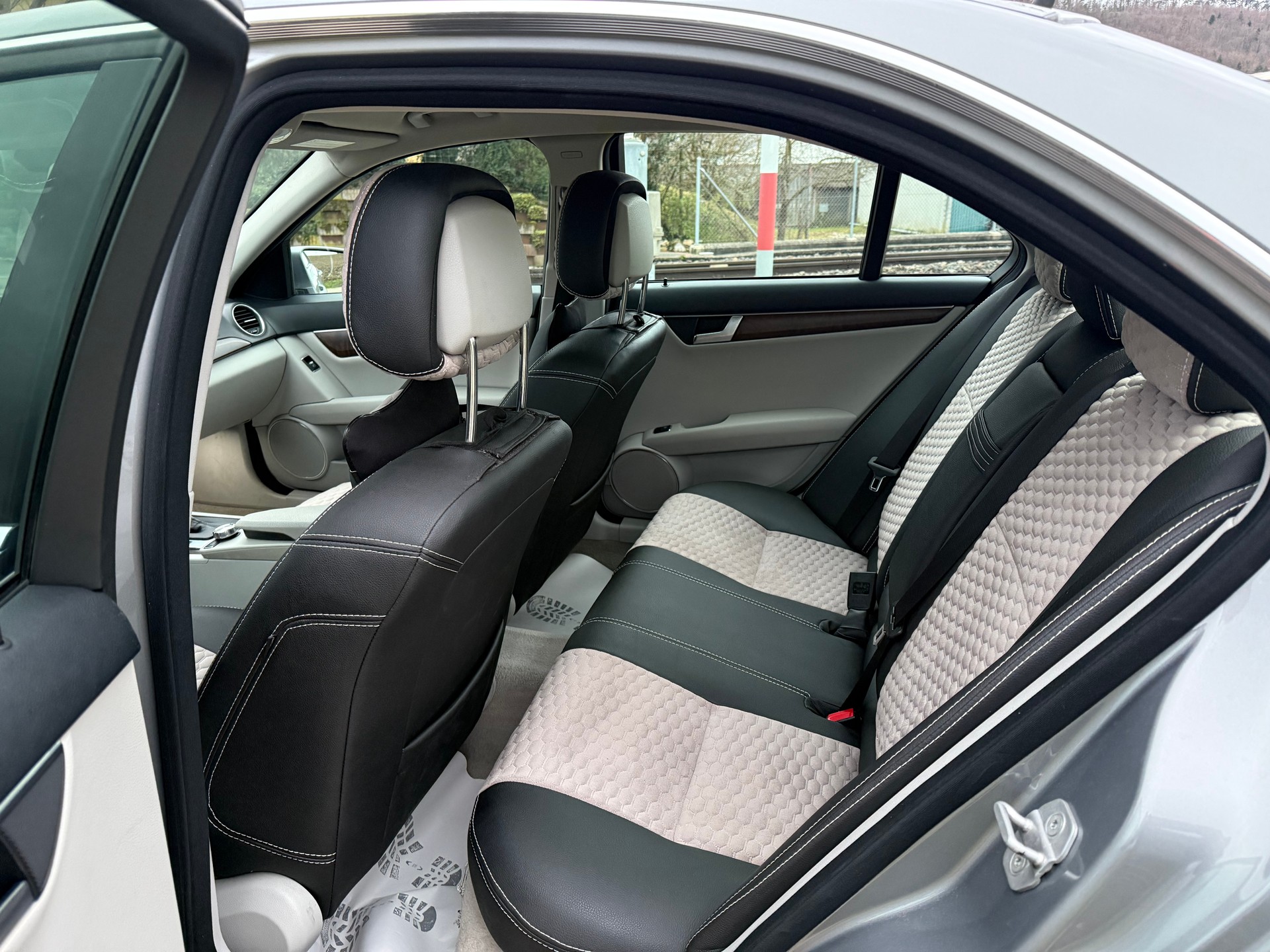 MERCEDES-BENZ C 200 Elégance-image-4