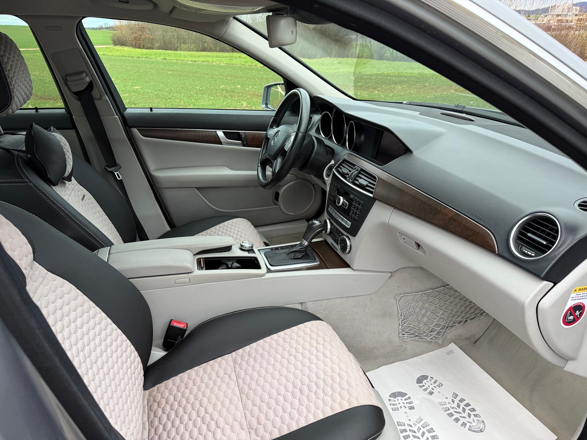 MERCEDES-BENZ C 200 Elégance-image-6