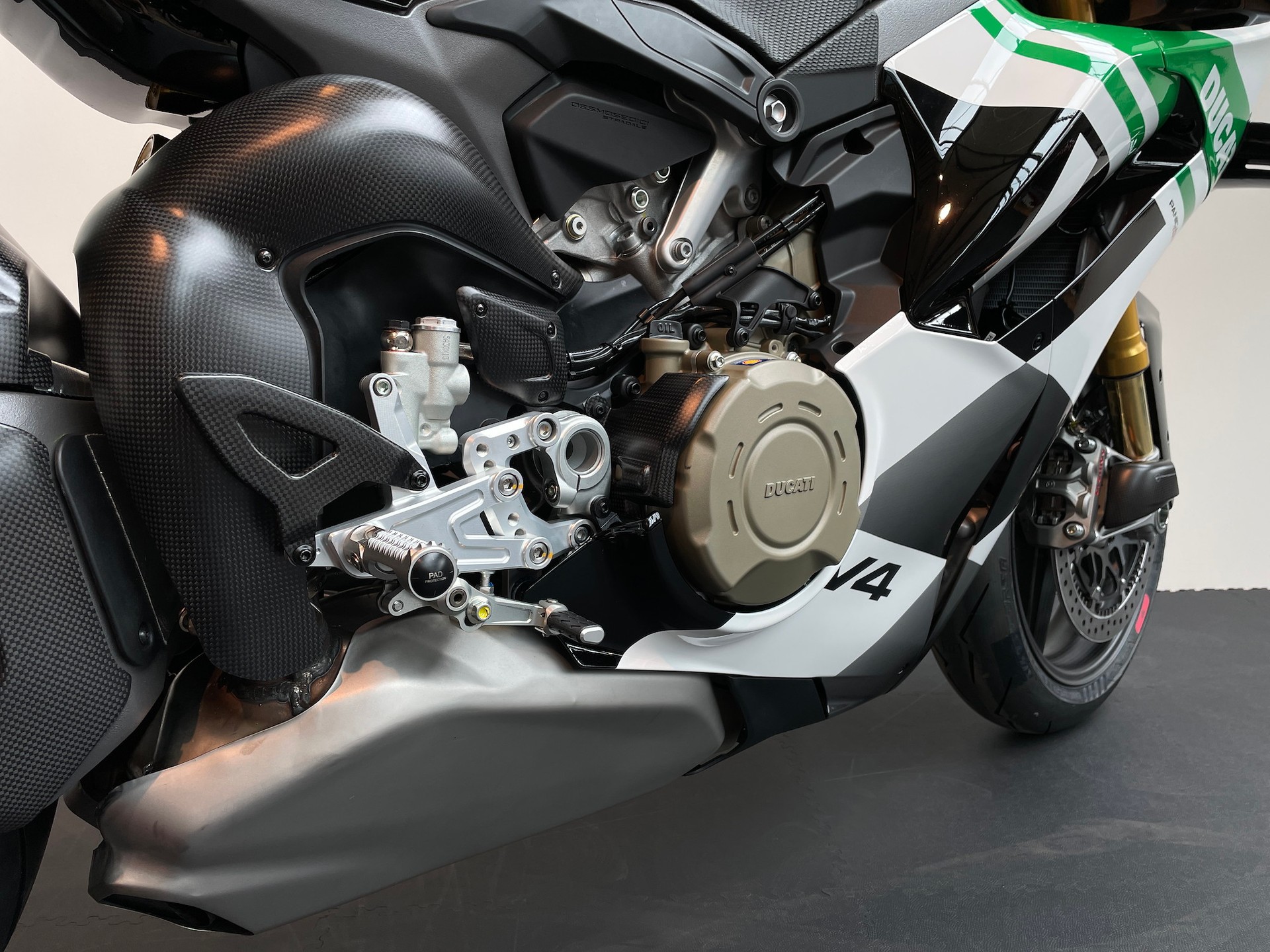 DUCATI Panigale V4 Tricolore Nr. 273/1000 Limited Edition-image-6