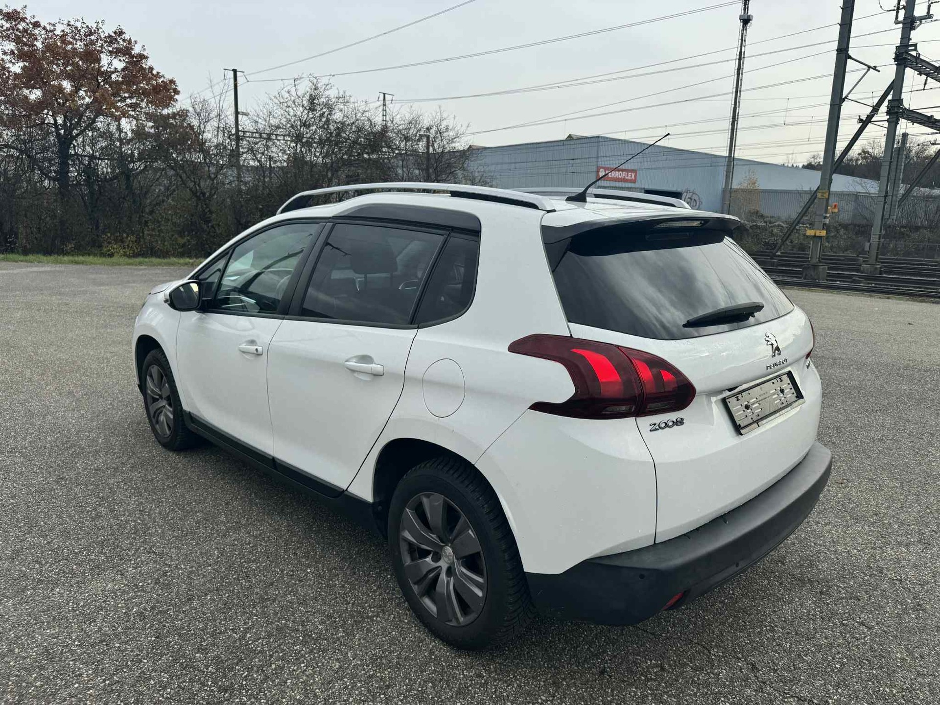 PEUGEOT 2008 1.2 VTI Active ETG5-image-7