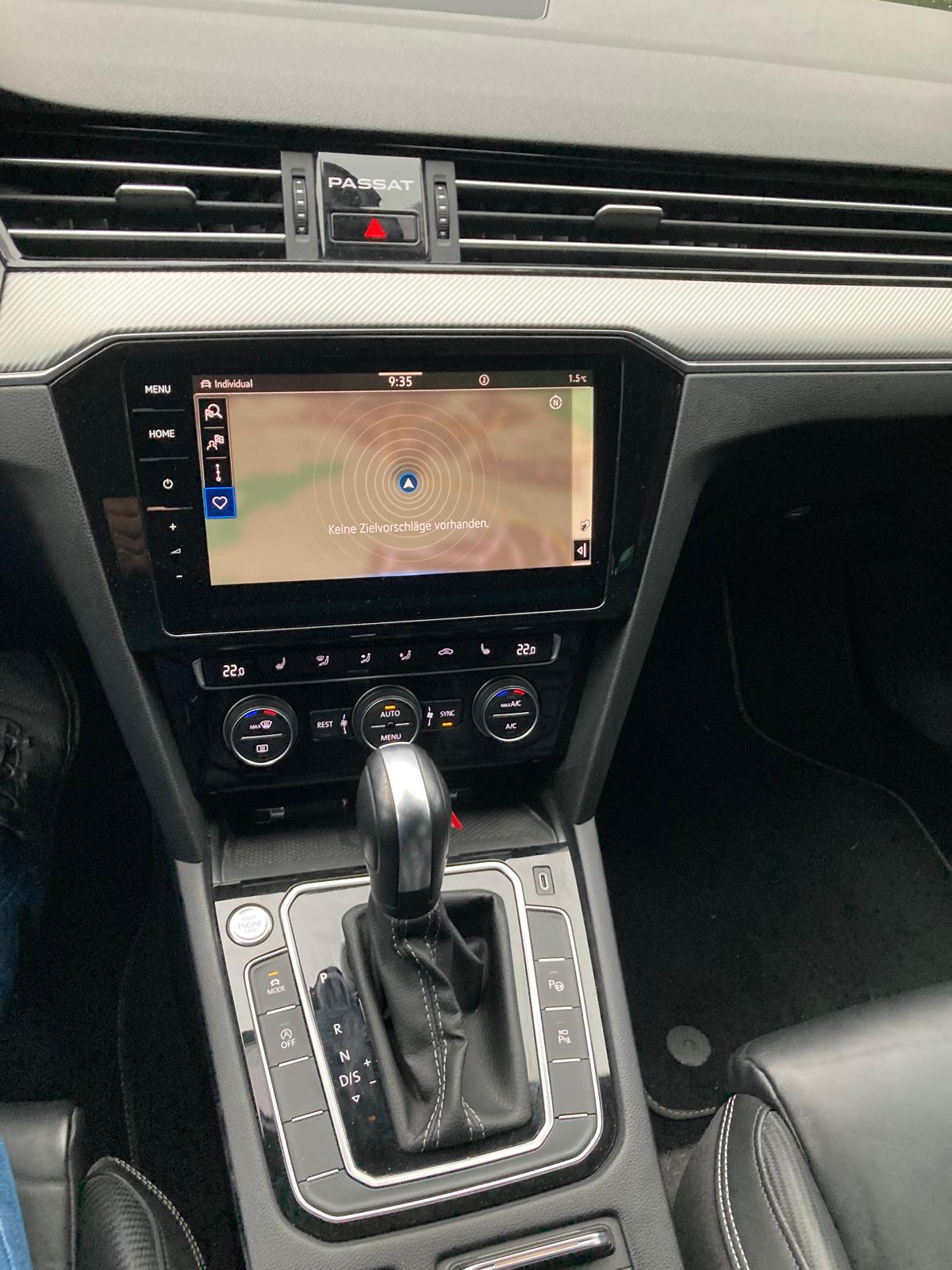 VW Passat Variant 2.0 TSI R-Line Edition 4Motion DSG-image-12