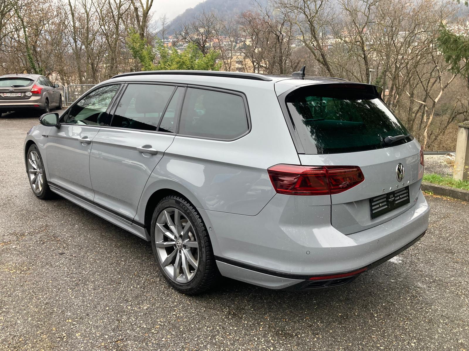 VW Passat Variant 2.0 TSI R-Line Edition 4Motion DSG-image-4