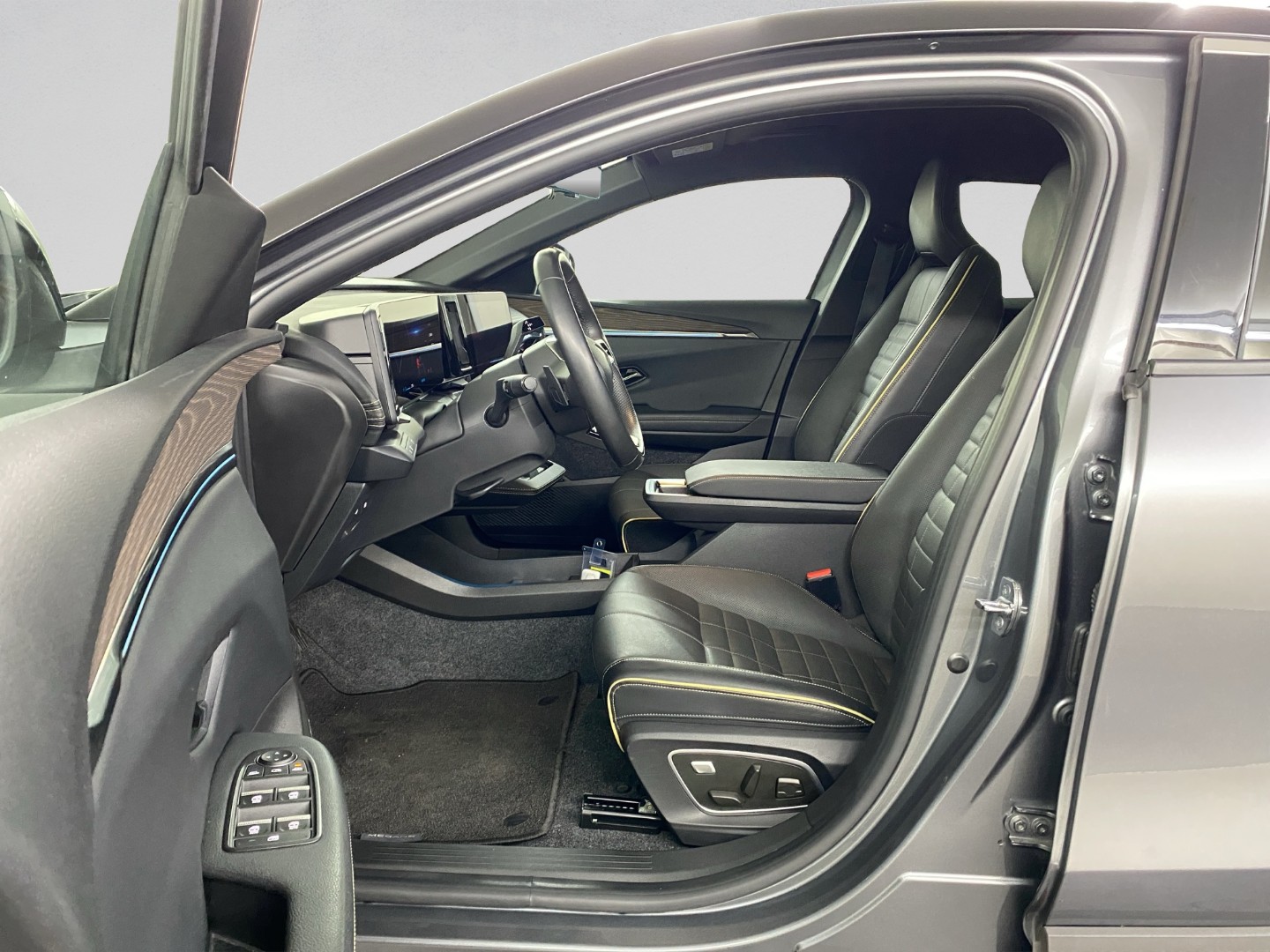 RENAULT Mégane E-TECH EV60 Iconic-image-6