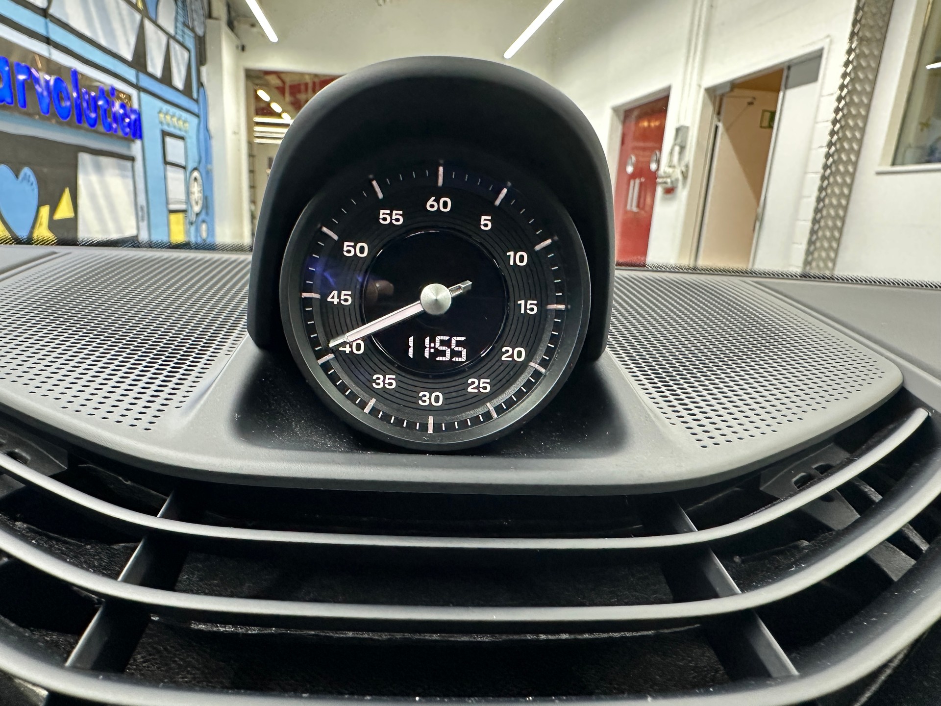 PORSCHE Taycan 4S-image-16