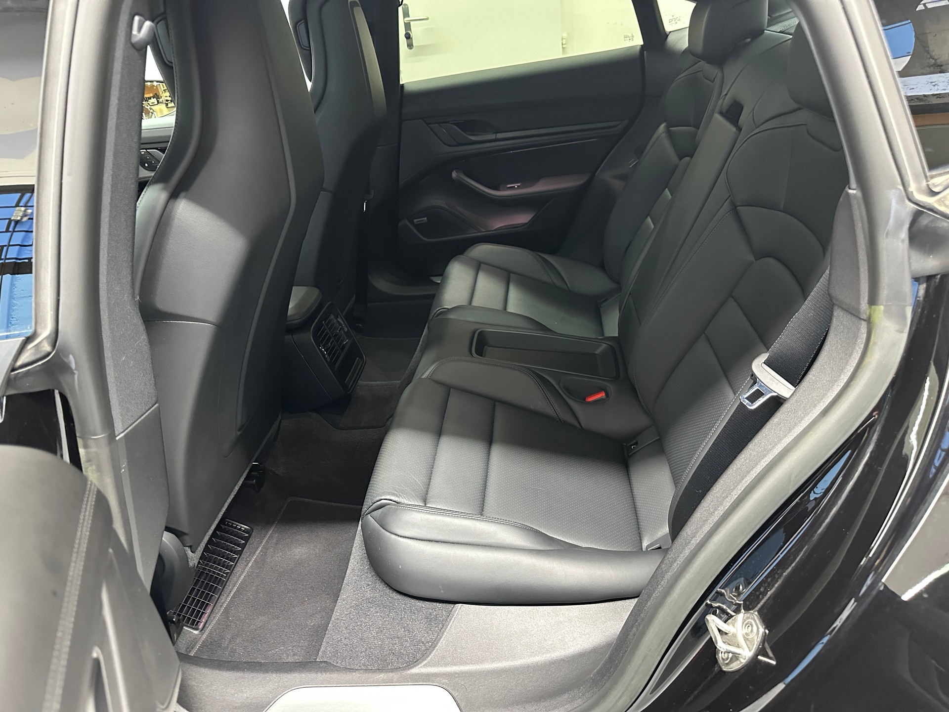 PORSCHE Taycan 4S-image-8