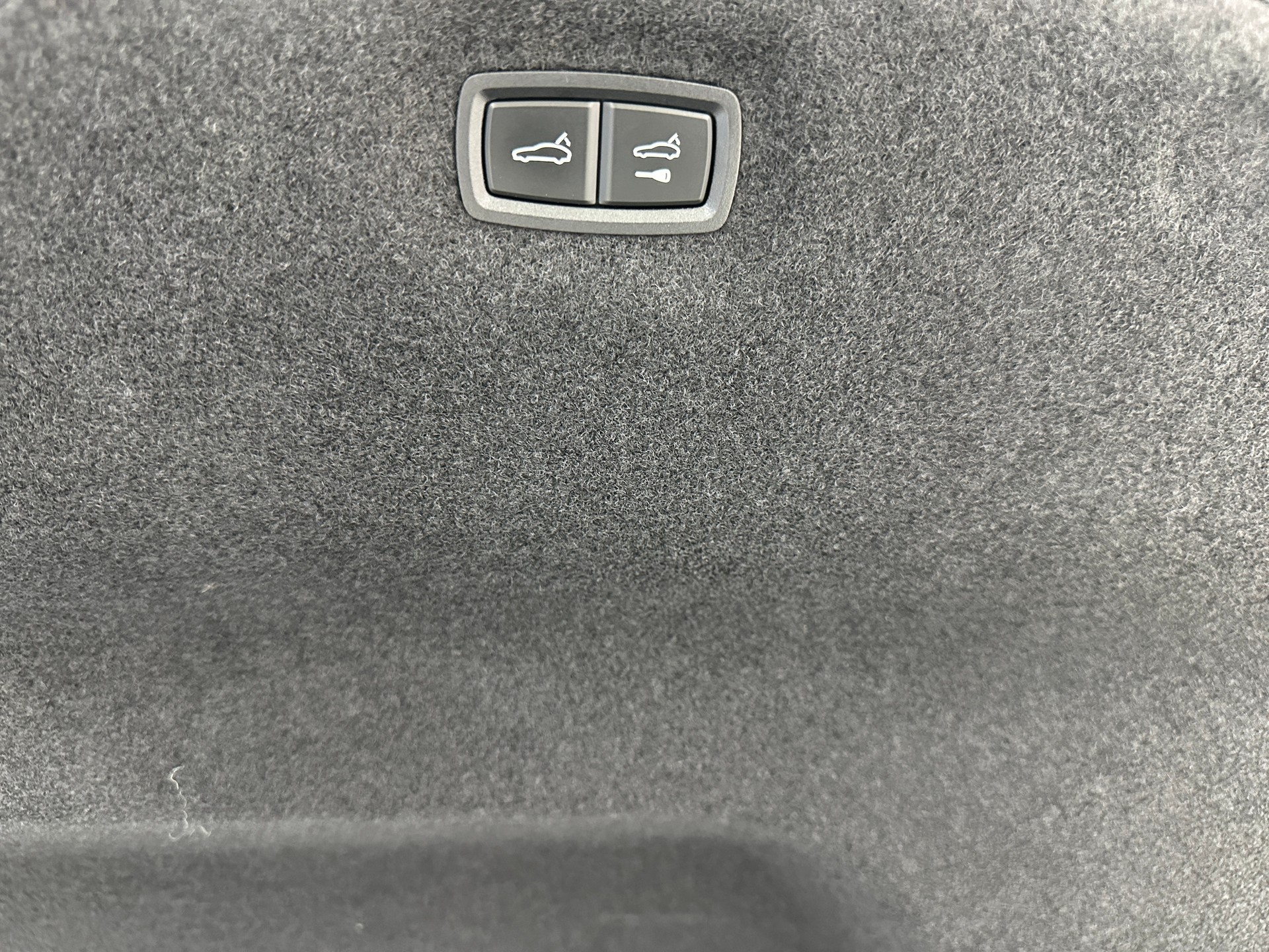 PORSCHE Taycan 4S-image-17