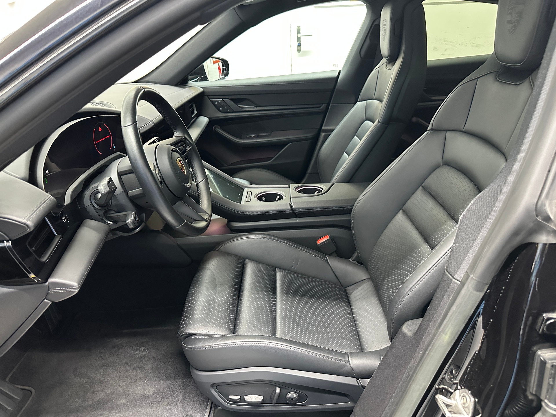 PORSCHE Taycan 4S-image-7