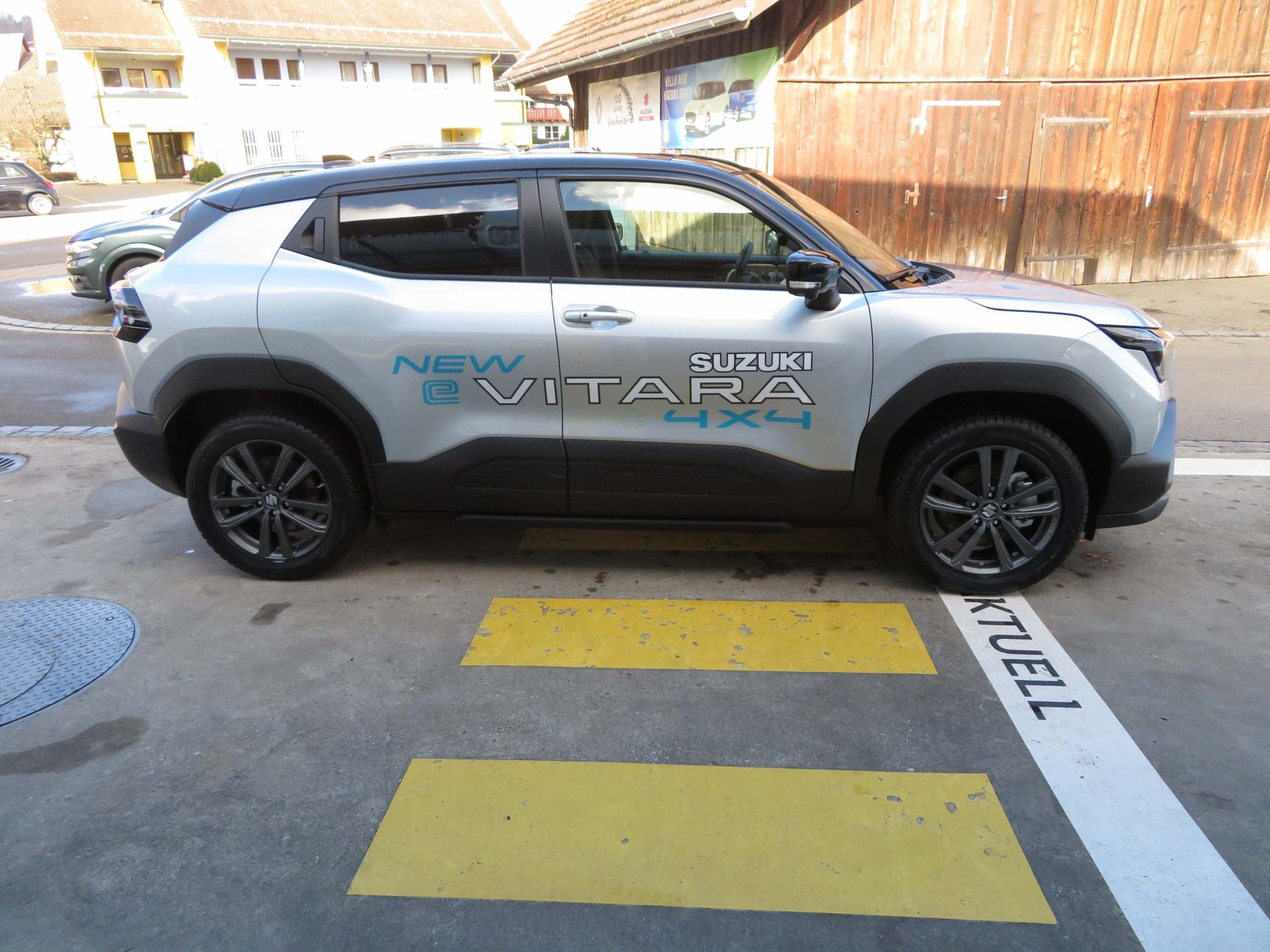 SUZUKI e Vitara Compact Top 4x4-image-5