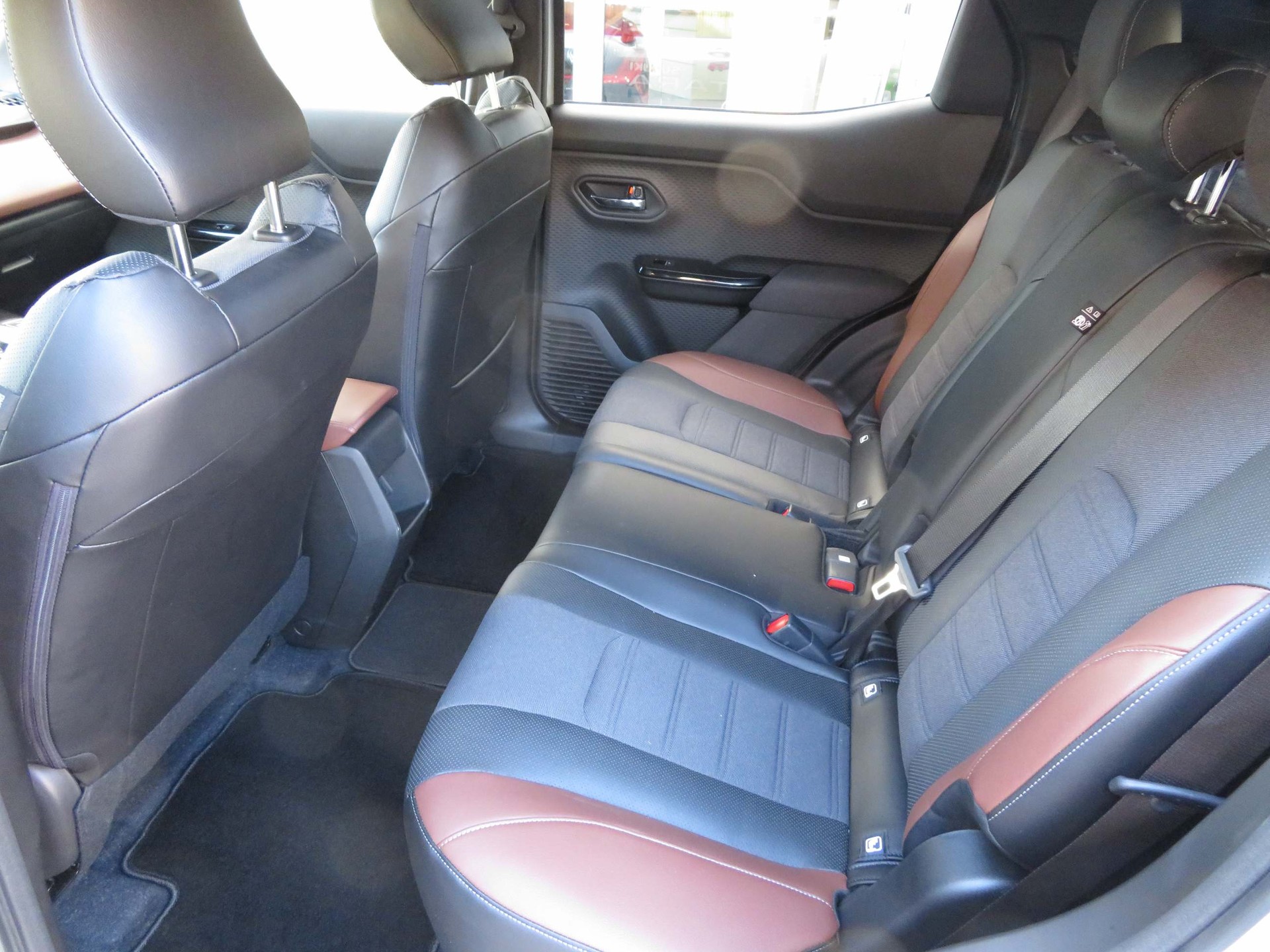 SUZUKI e Vitara Compact Top 4x4-image-10
