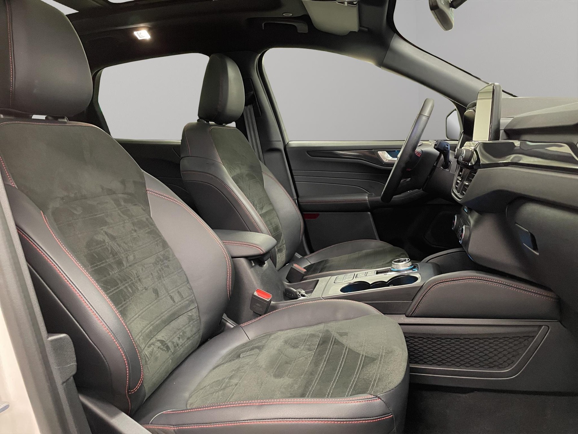 FORD Kuga 2.5 Plug-in Hybrid ST-Line X-showroom-element-3