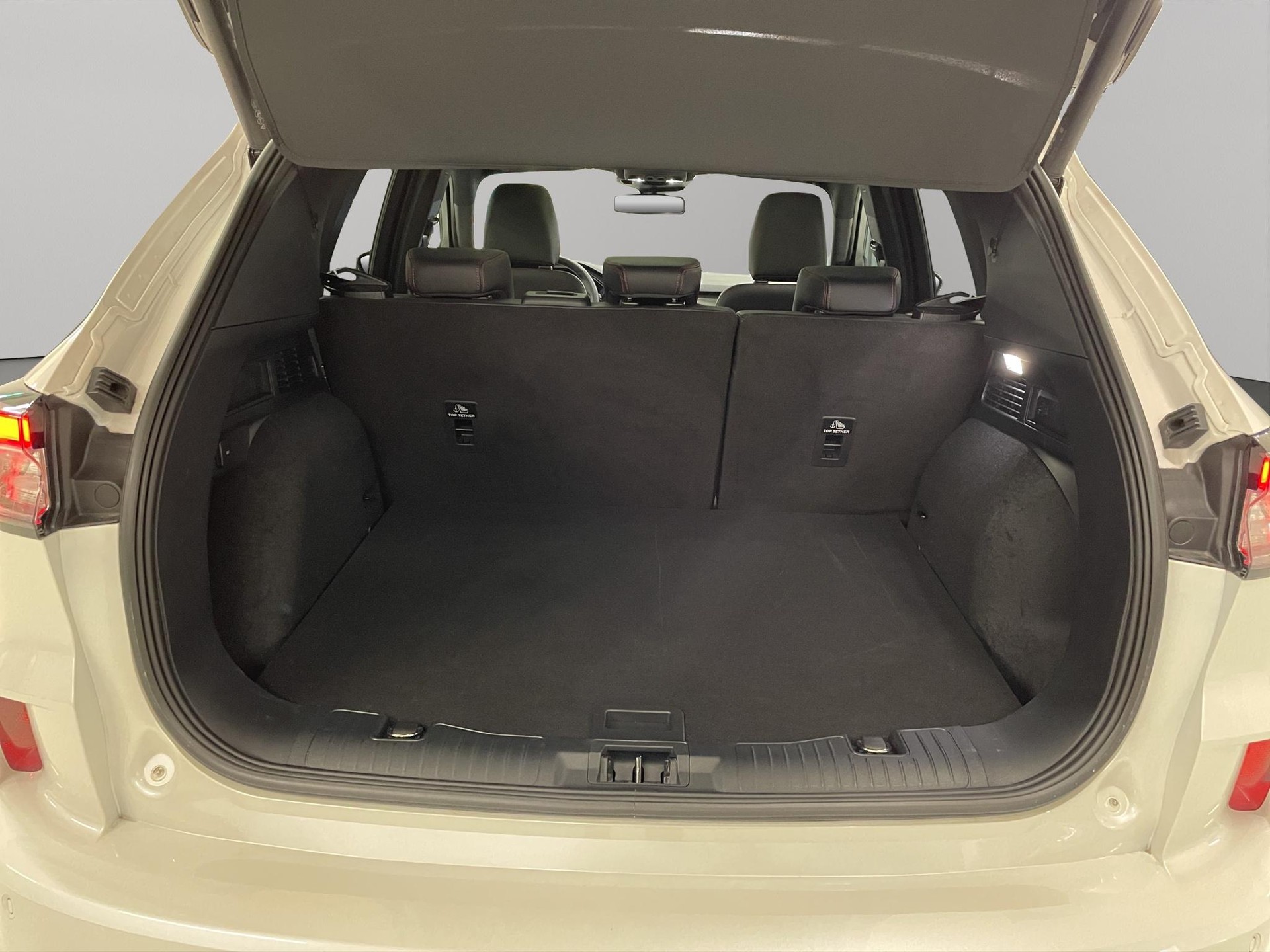 FORD Kuga 2.5 Plug-in Hybrid ST-Line X-image-13