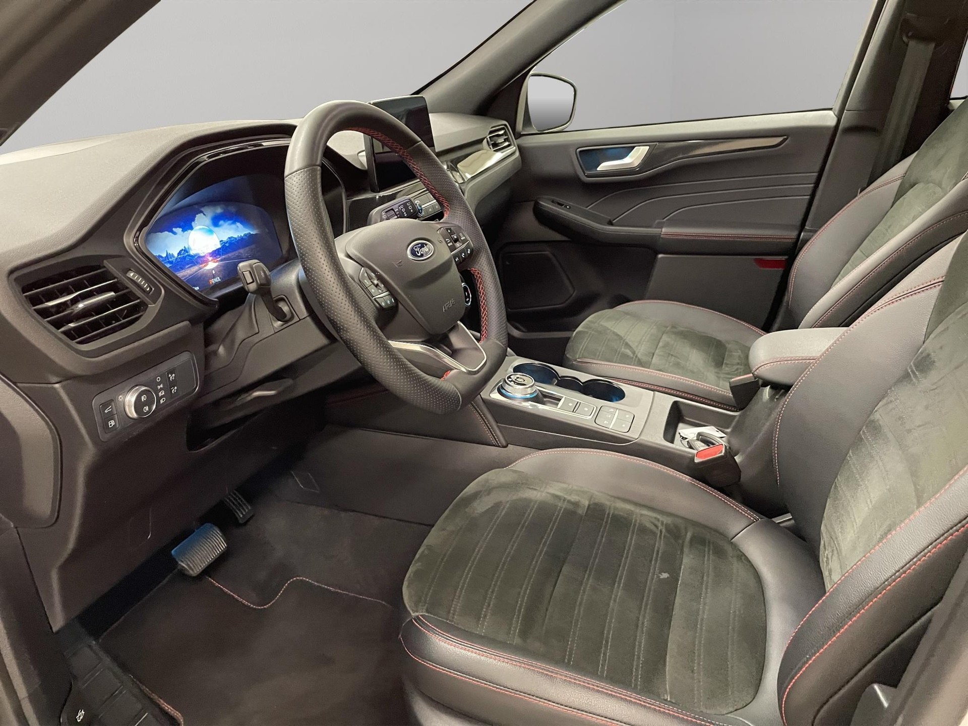 FORD Kuga 2.5 Plug-in Hybrid ST-Line X-showroom-element-2