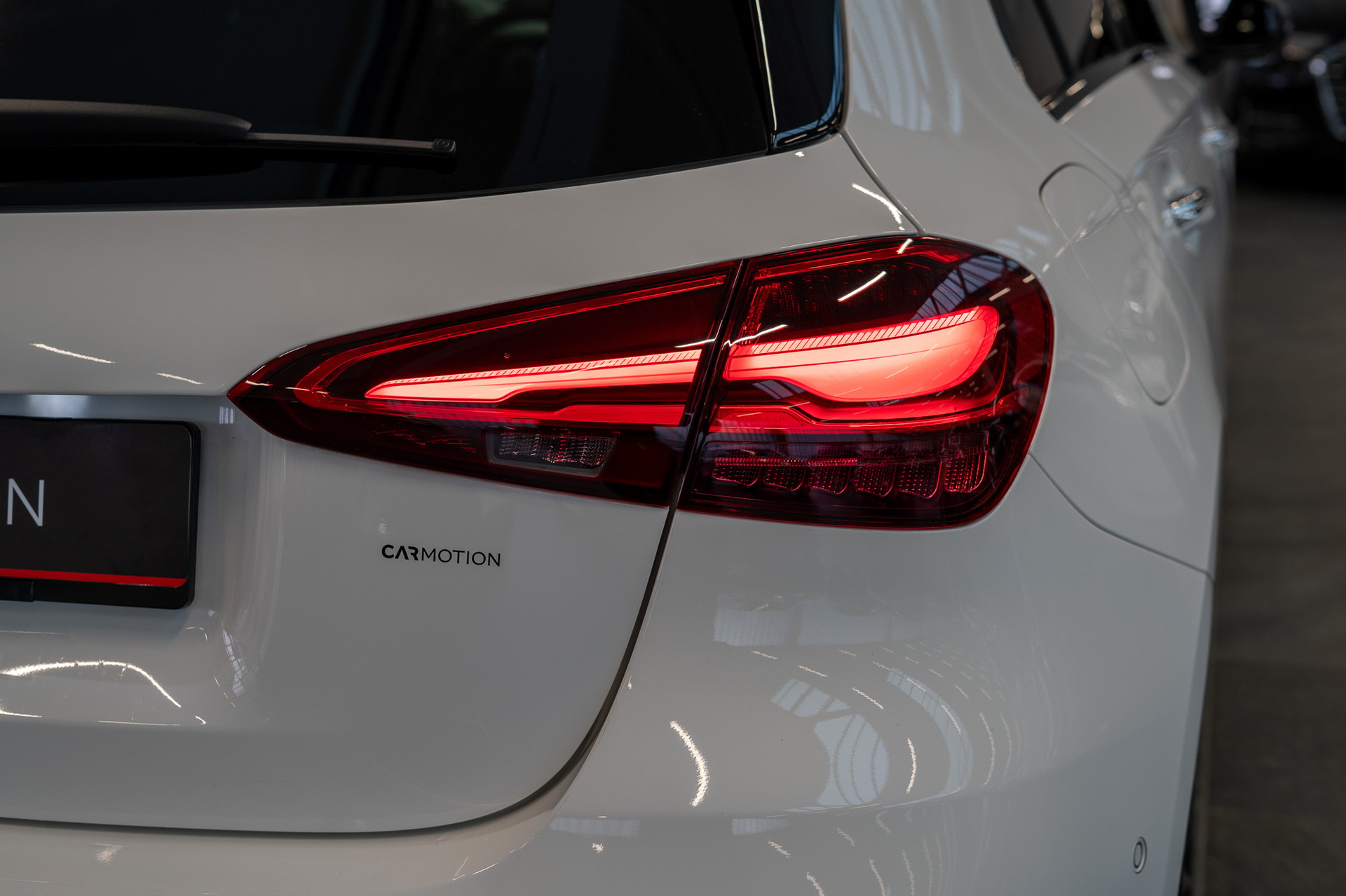 MERCEDES-BENZ A 250 e AMG Line / CH Fahrzeug / Panorama / Head-Up Display-image-23