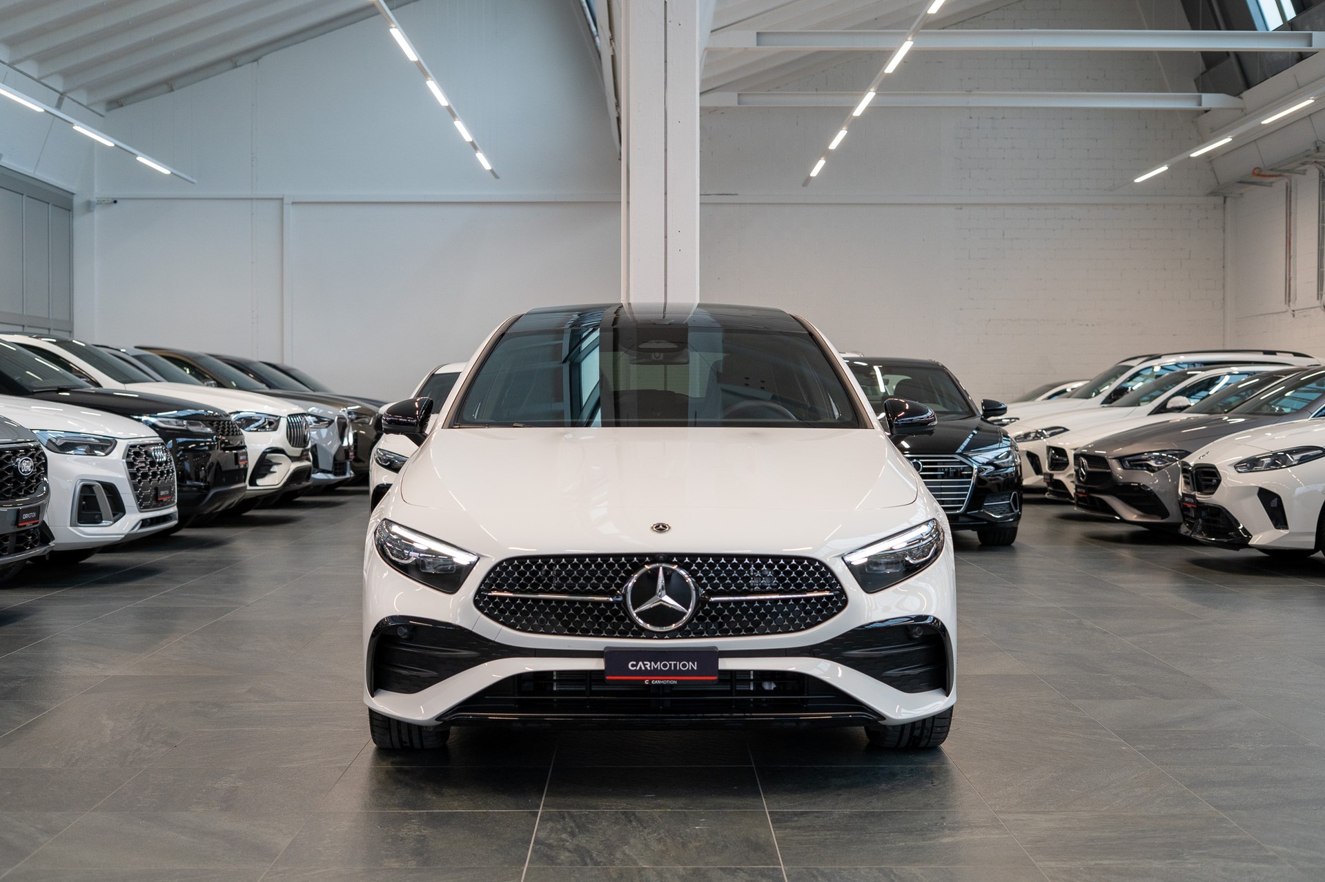 MERCEDES-BENZ A 250 e AMG Line / CH Fahrzeug / Panorama / Head-Up Display-showroom-element-1