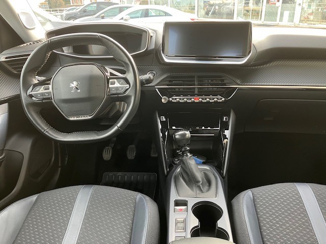 PEUGEOT 2008 1.2 PureTech Allure-image-6