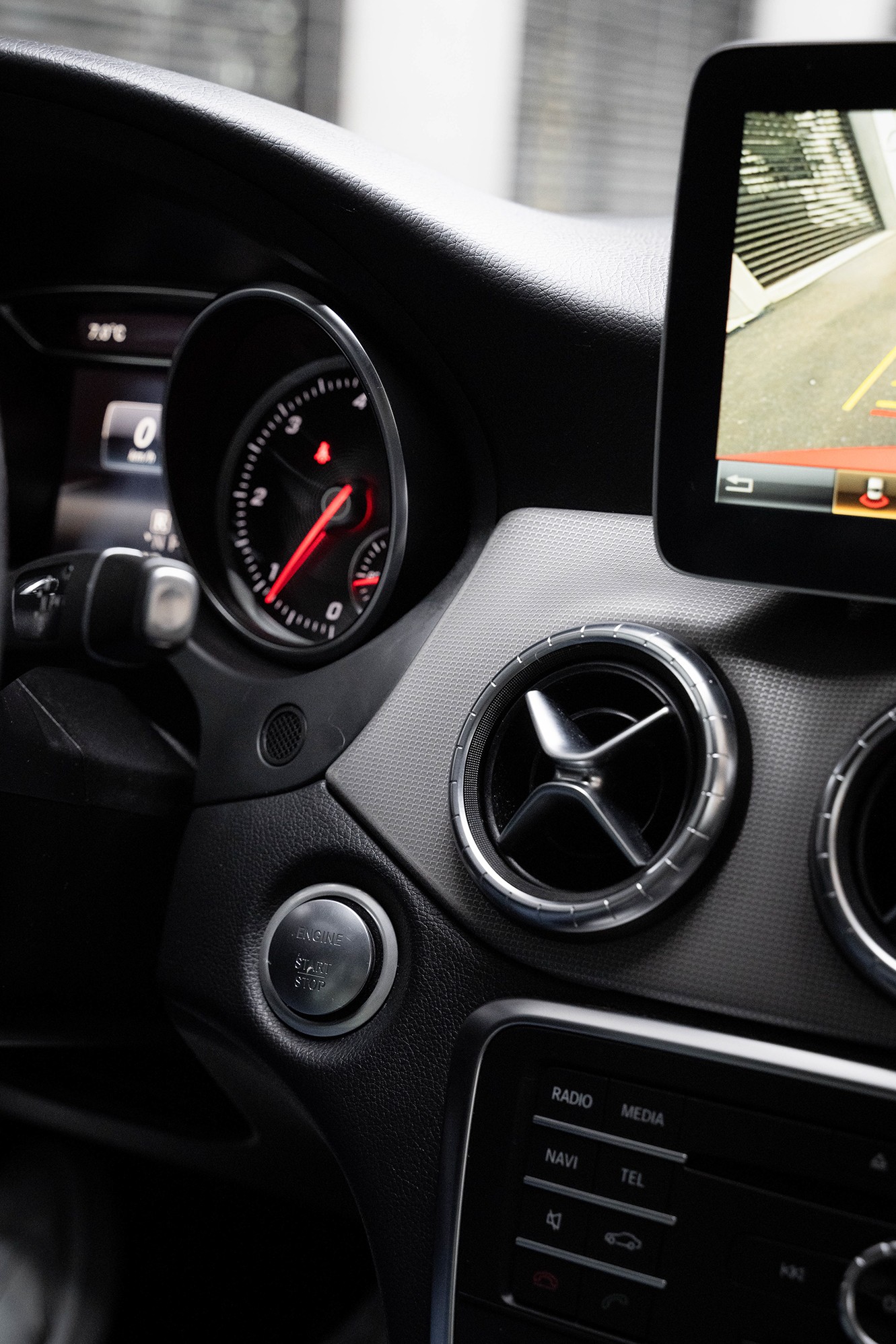 MERCEDES-BENZ CLA 200 d Night Star 7G-DCT-image-17