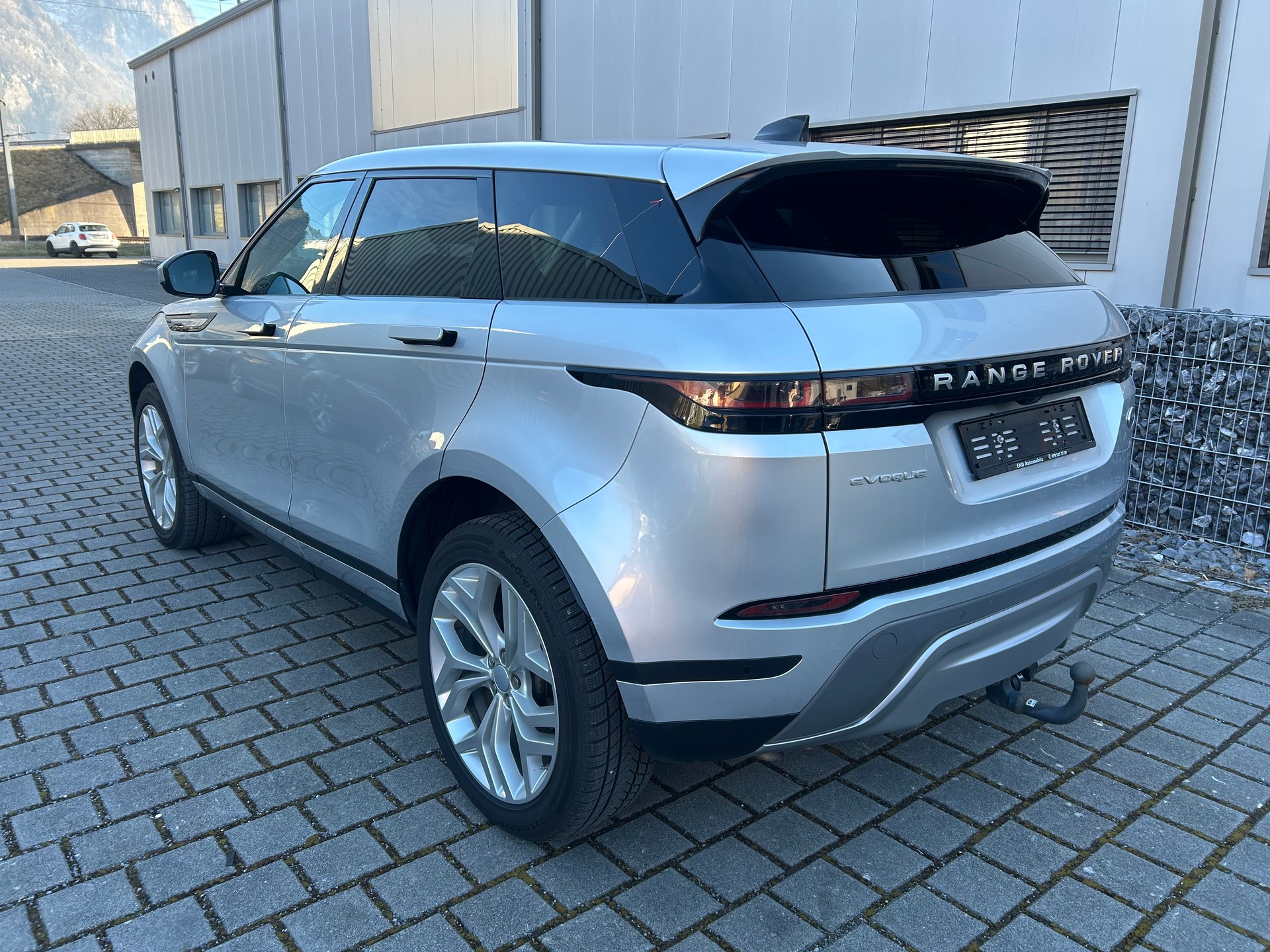 LAND ROVER Range Rover Evoque R-Dynamic D 180 AT9-image-5