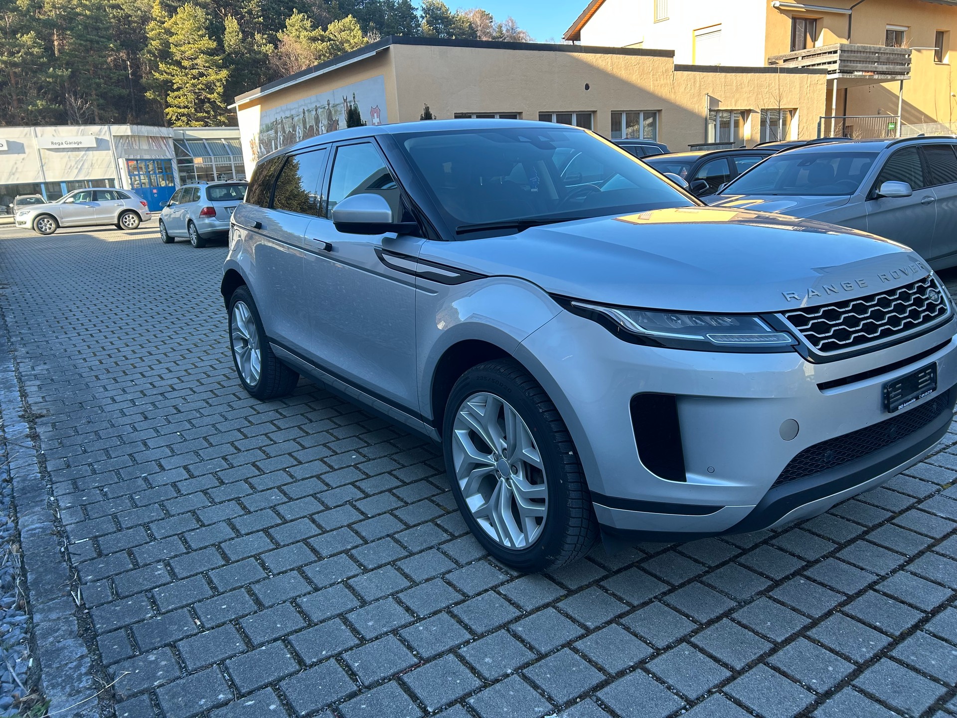 LAND ROVER Range Rover Evoque R-Dynamic D 180 AT9-image-2