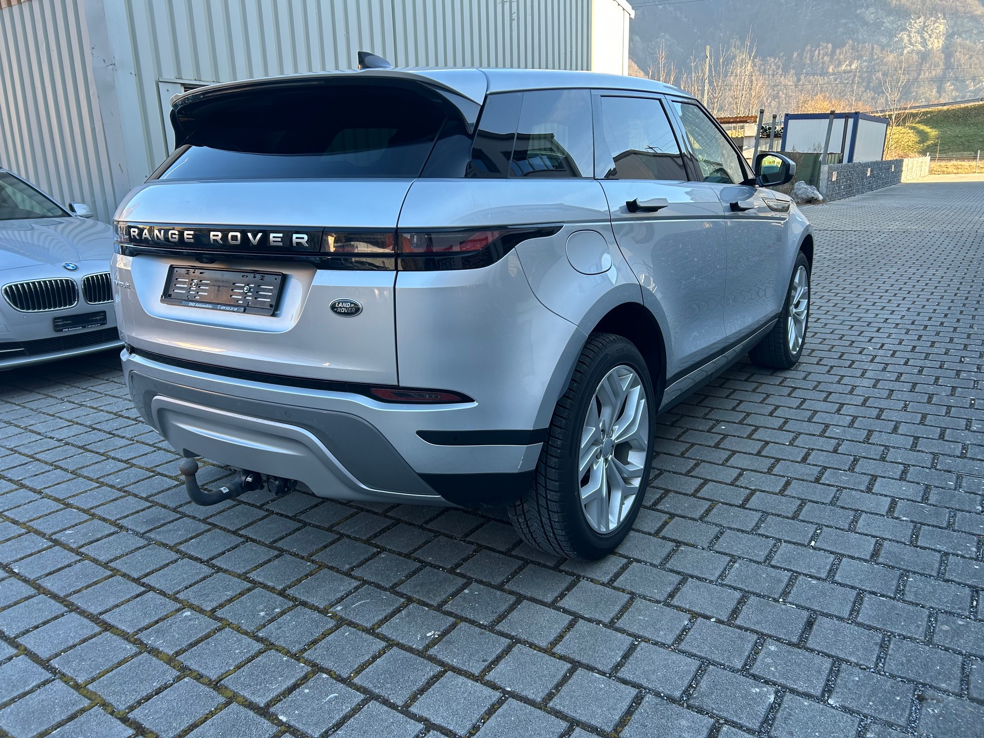 LAND ROVER Range Rover Evoque R-Dynamic D 180 AT9-image-3