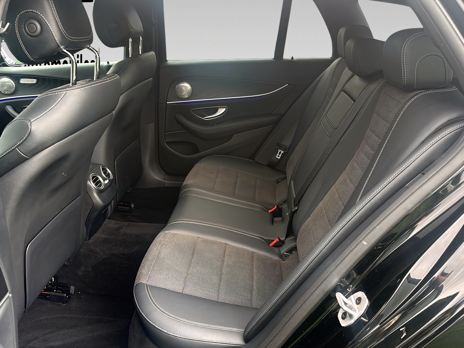 MERCEDES-BENZ E 220 d T 4Matic Avantgarde 9G-Tronic-image-14