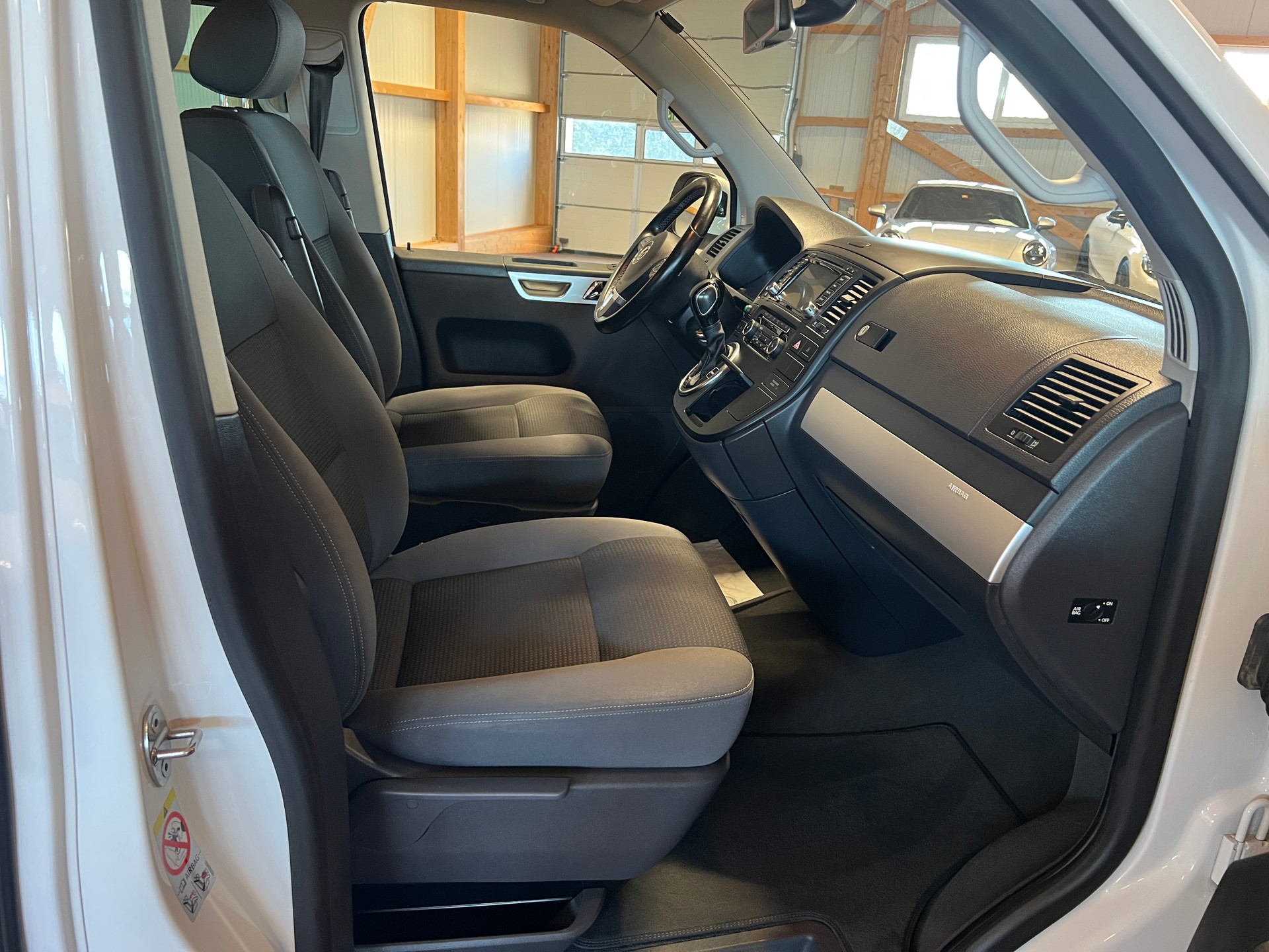 VW T5 Multivan 2.0 Bi-TDI CR CL Team 4Motion DSG-image-12