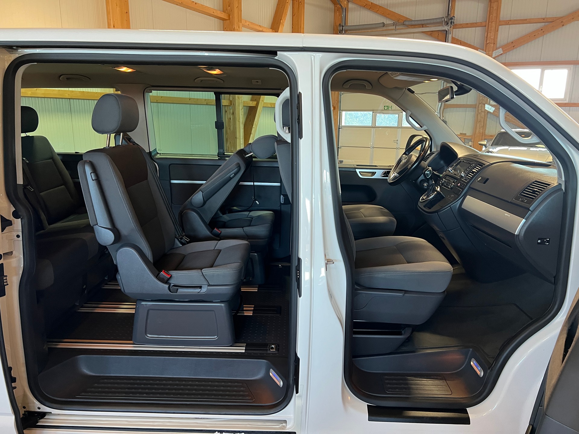 VW T5 Multivan 2.0 Bi-TDI CR CL Team 4Motion DSG-image-14