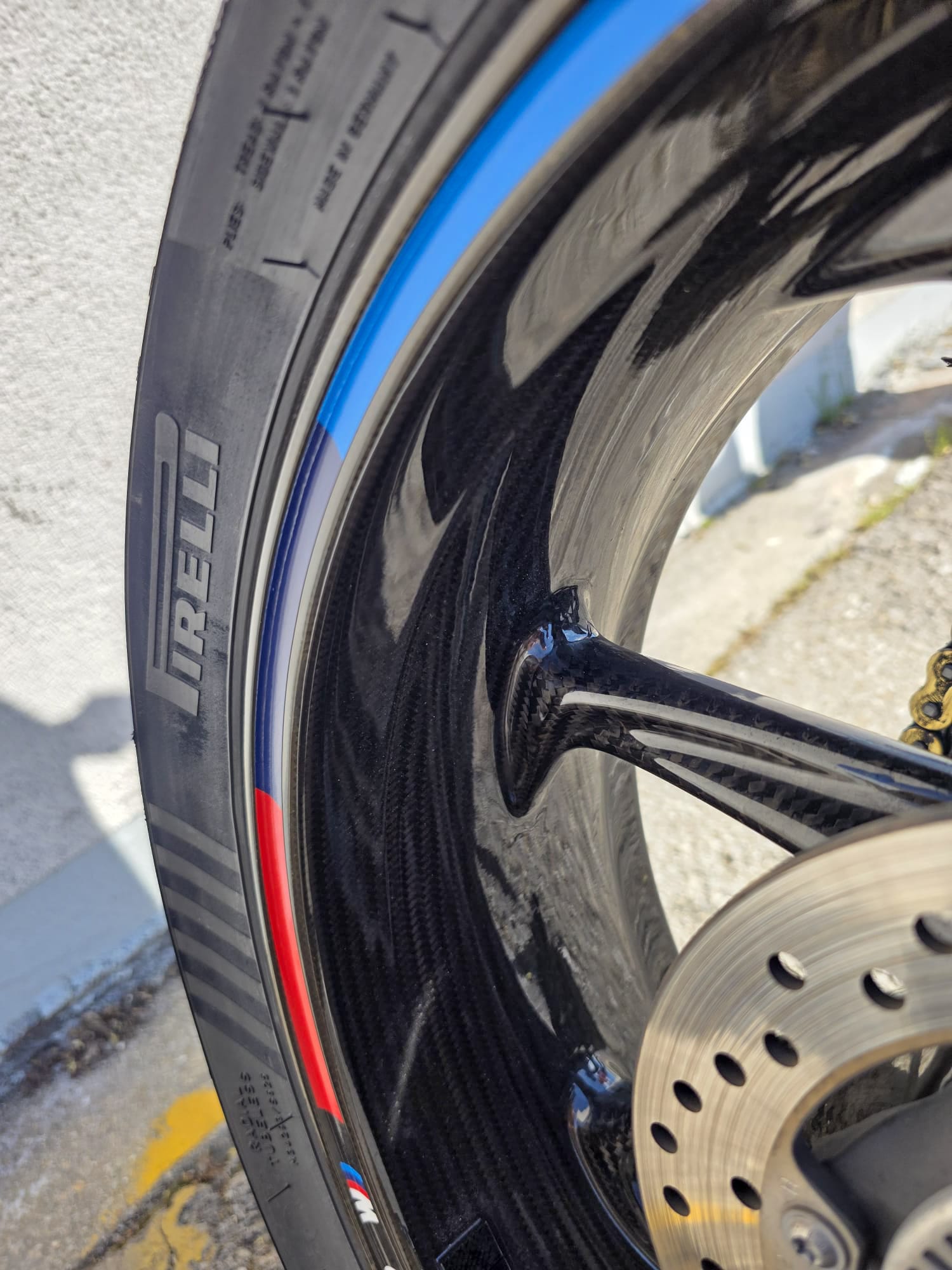 BMW M 1000 R-image-4