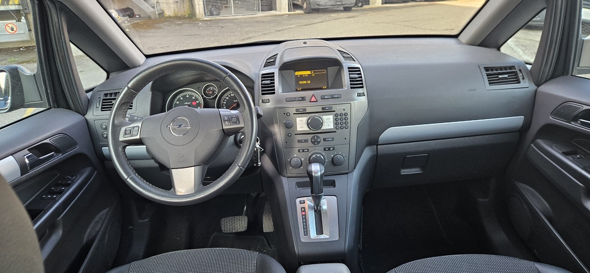 OPEL Zafira 2.2i 16V Enjoy-image-9