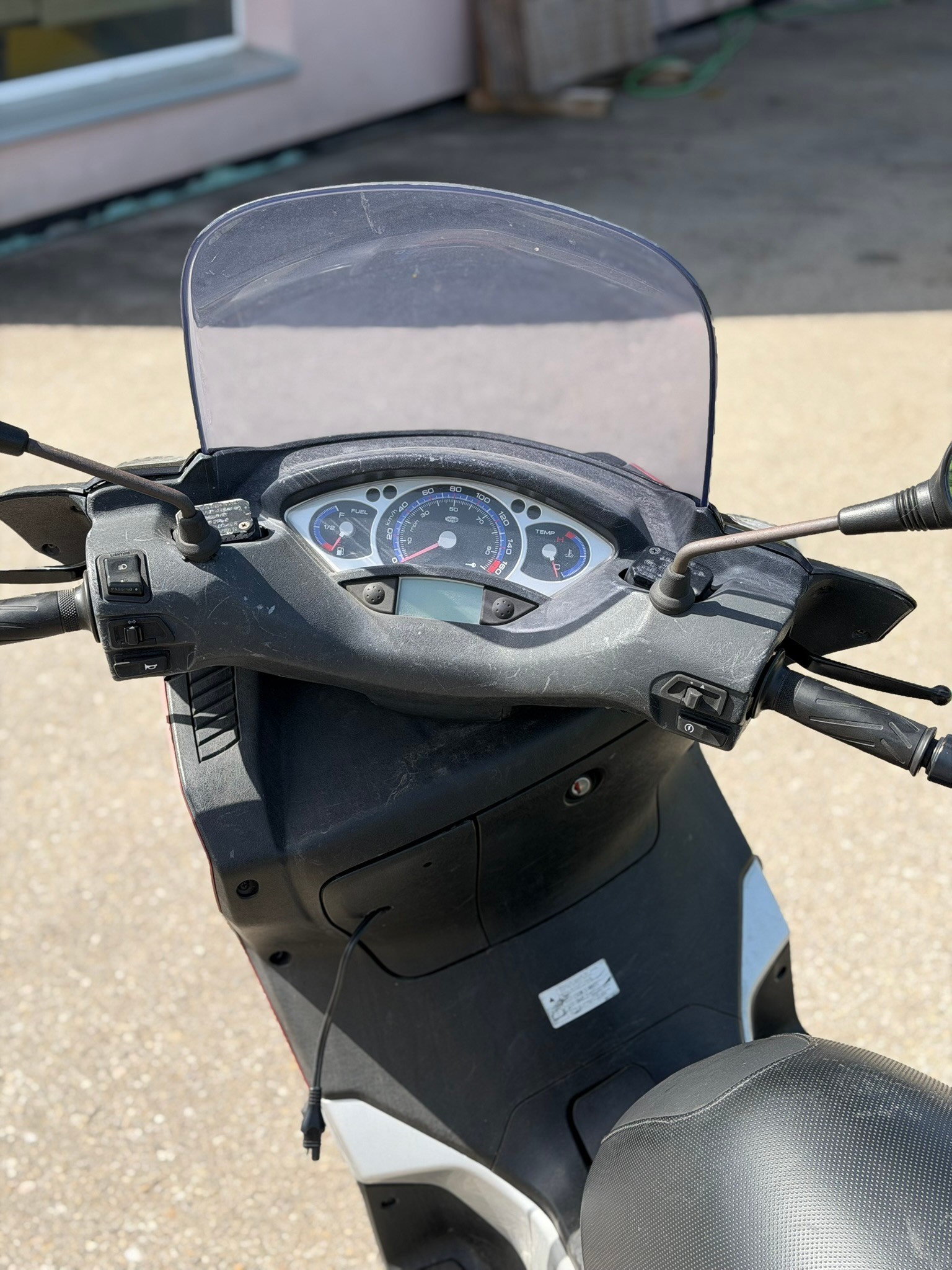 YAMAHA X-MaxYP 250 R-image-3