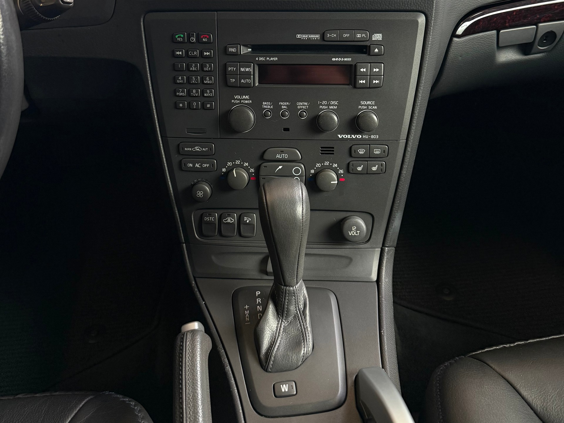 VOLVO V70 XC 2.4T AWD-image-13