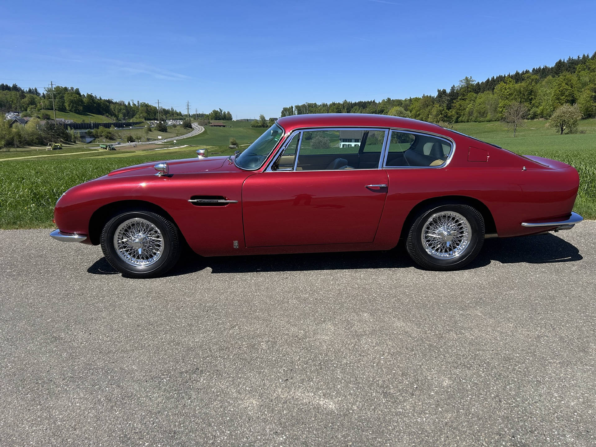 ASTON MARTIN DB6-showroom-element-1