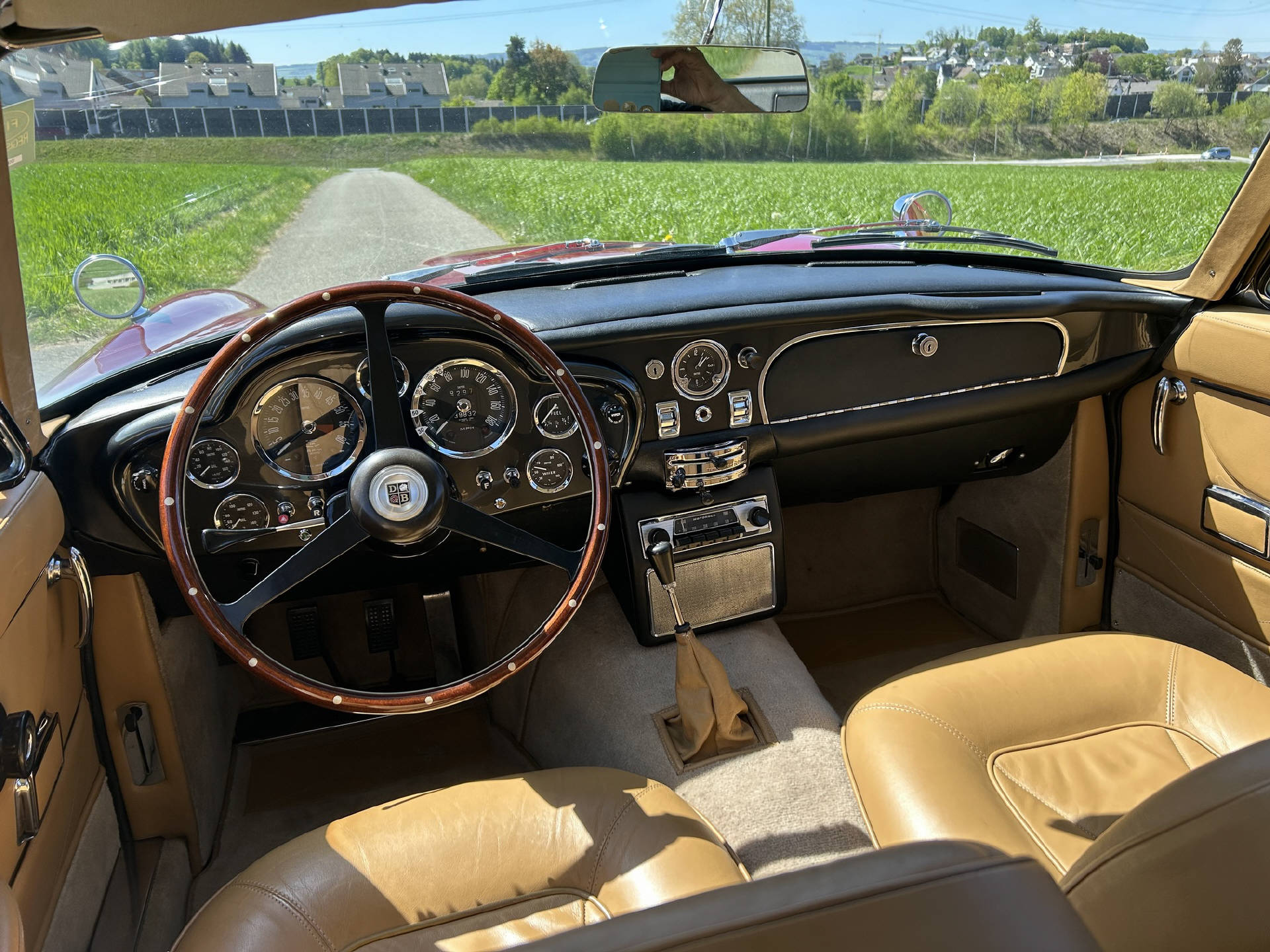 ASTON MARTIN DB6-image-10