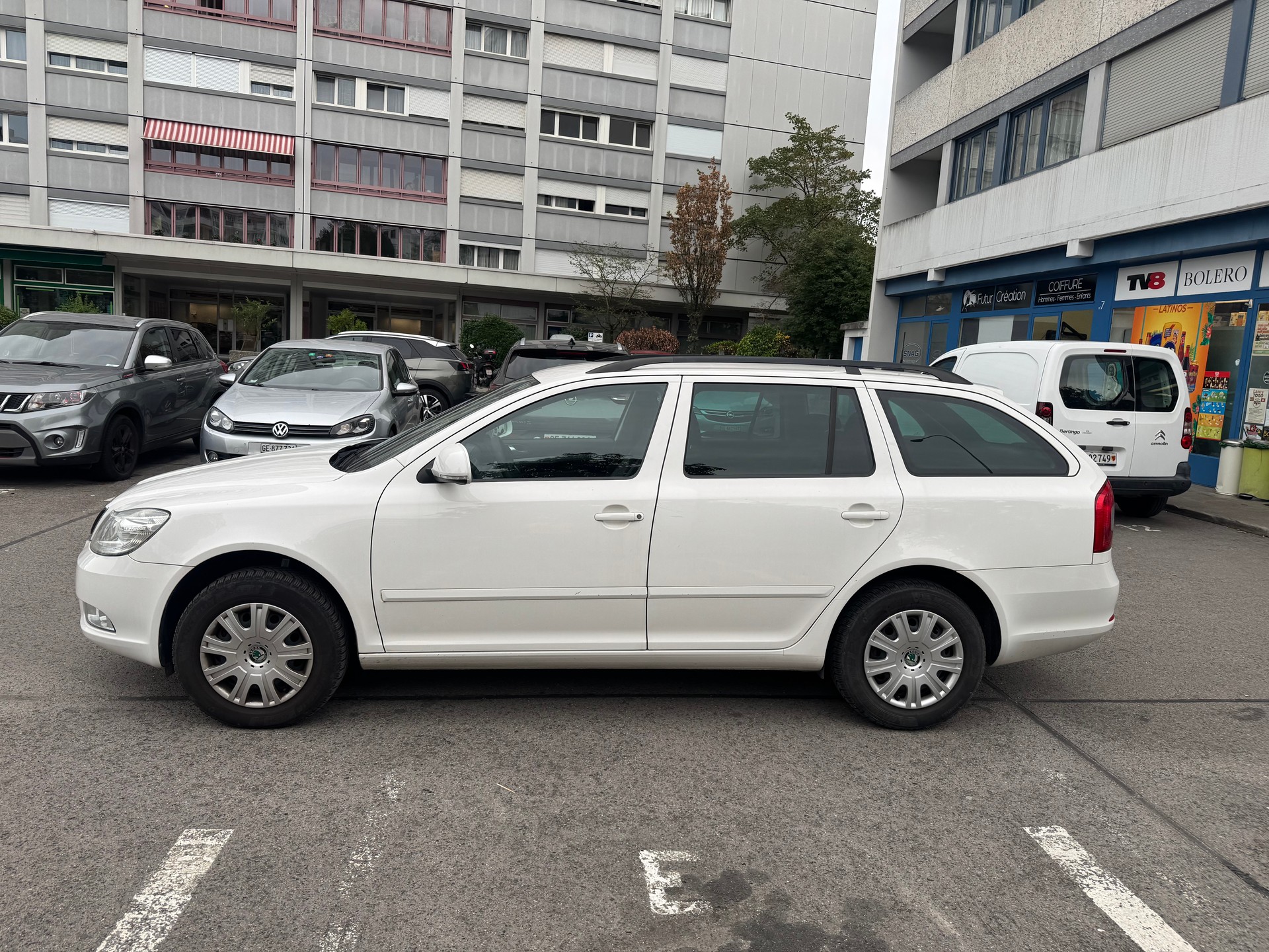 SKODA Octavia Combi 2.0 TDI Family DSG - EXPORT-image-2