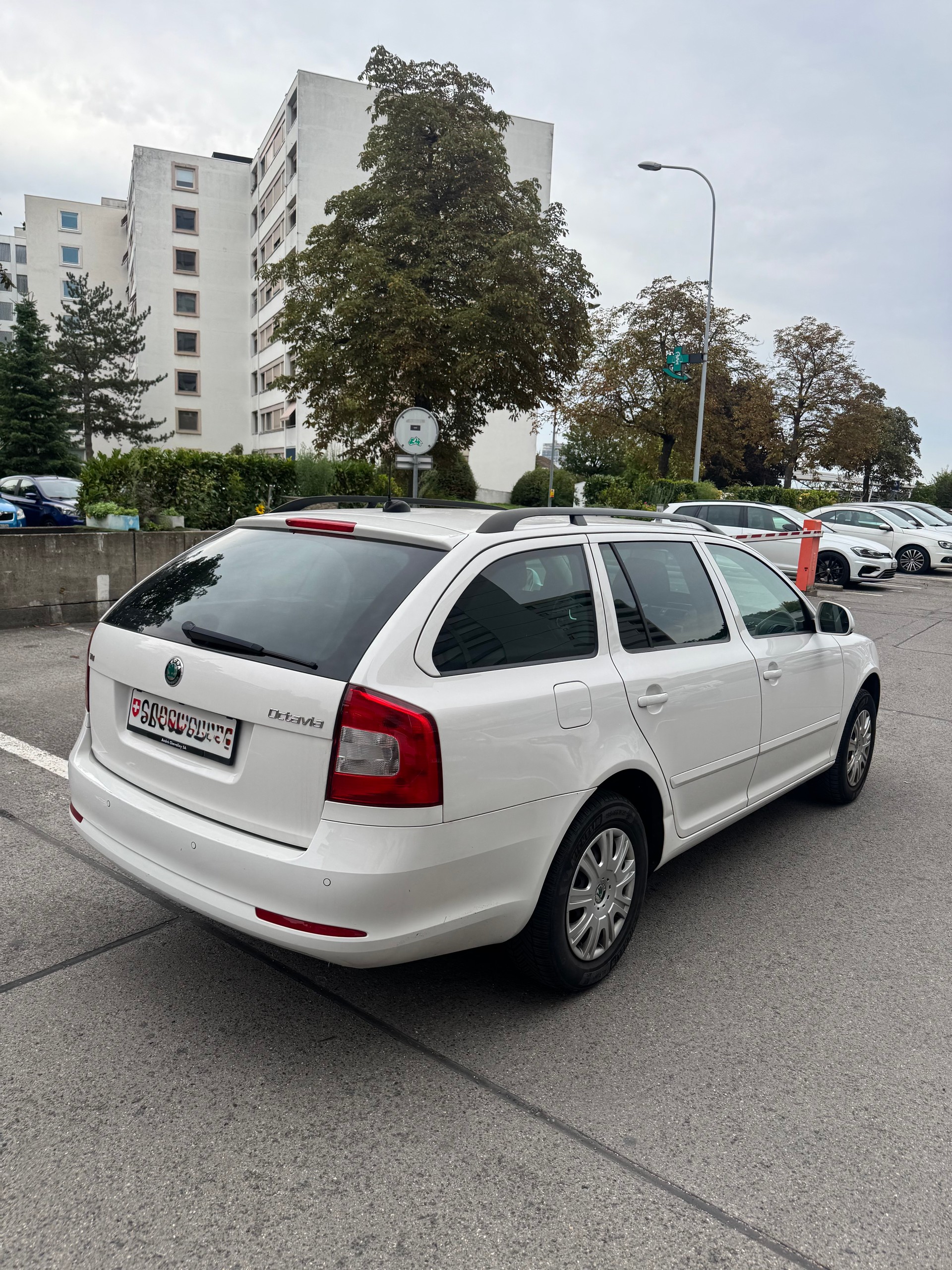 SKODA Octavia Combi 2.0 TDI Family DSG - EXPORT-image-5