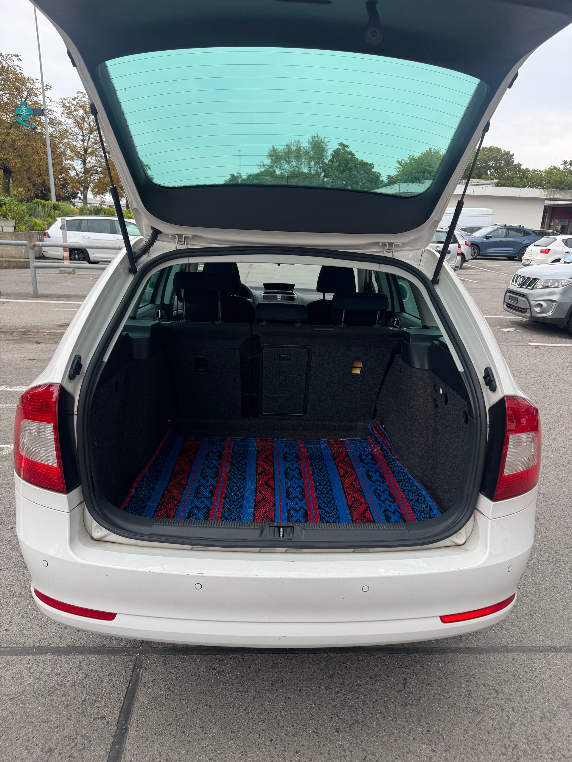 SKODA Octavia Combi 2.0 TDI Family DSG - EXPORT-image-12