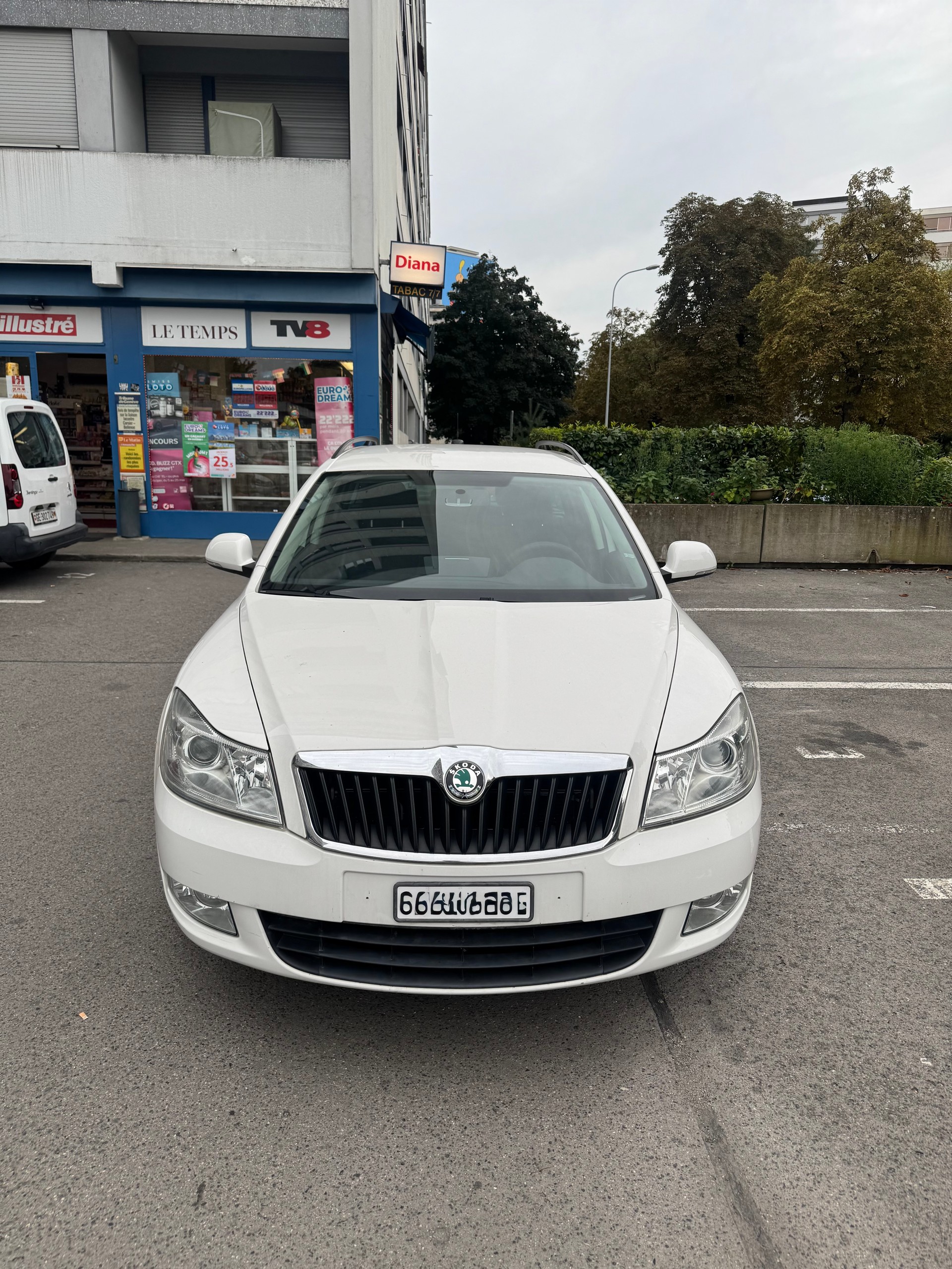 SKODA Octavia Combi 2.0 TDI Family DSG - EXPORT