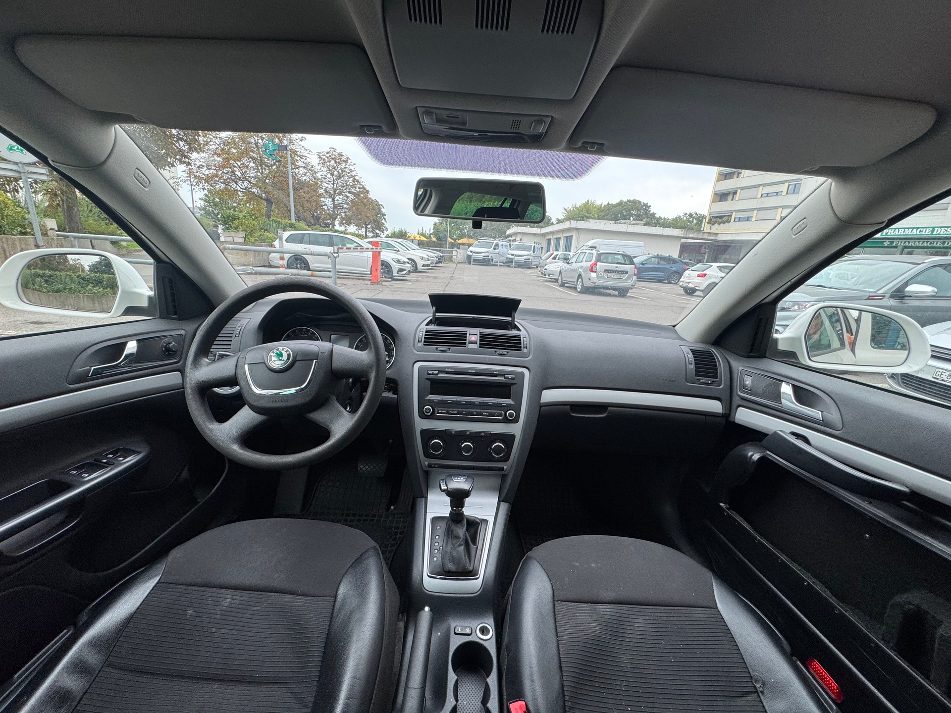 SKODA Octavia Combi 2.0 TDI Family DSG - EXPORT-image-7