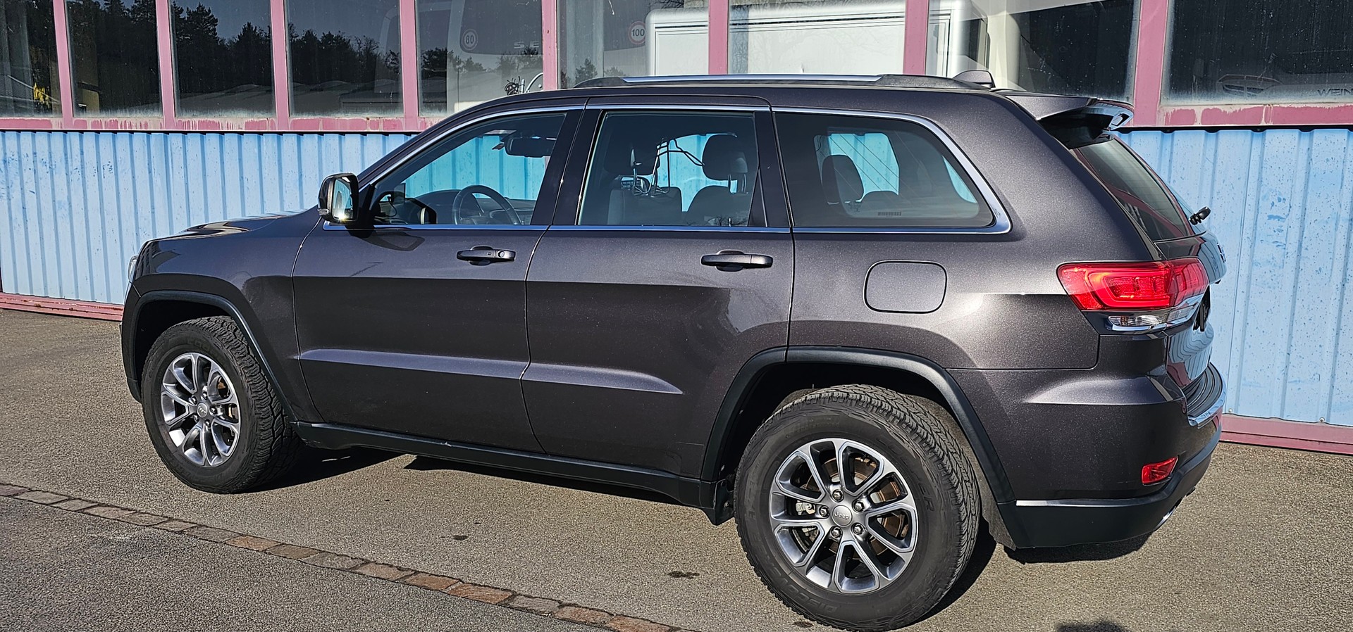 JEEP Grand Cherokee 3.0 CRD Laredo-image-2