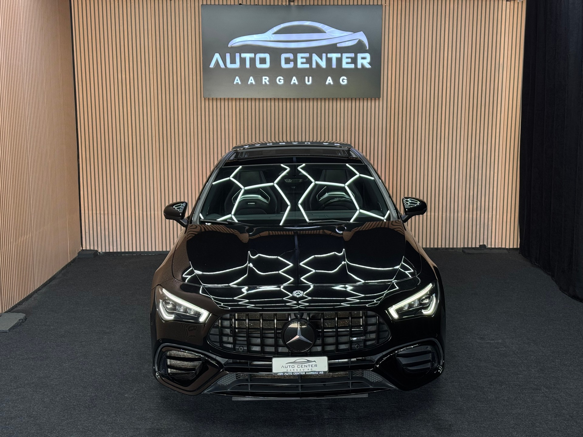 MERCEDES-BENZ CLA 45 S AMG 4matic+ | 1 Jahr Garantie | Panorama | *ab CHF 319.-/ Monat*-showroom-element-1