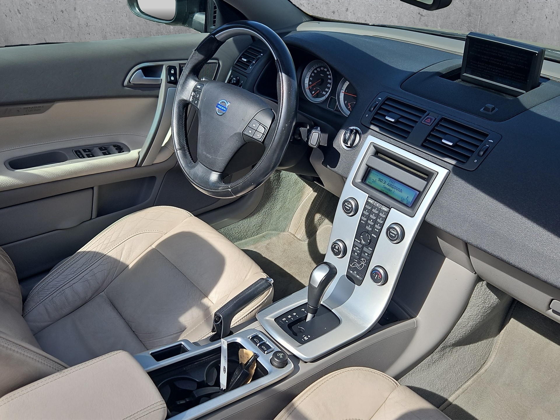 VOLVO C70 2.0D Momentum Powershift-image-9
