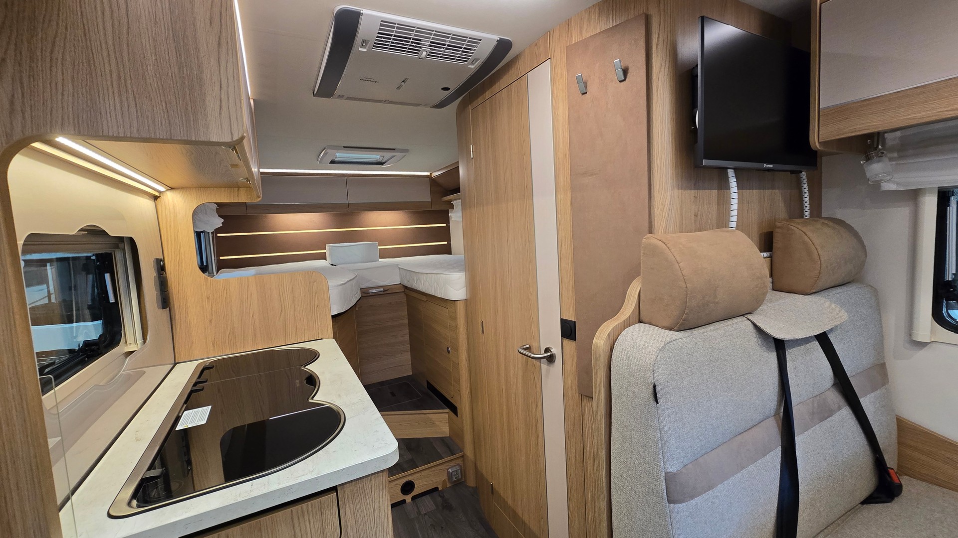 LMC Cruiser V 646, Fiat Ducato 2.2MJT 140PS- Automat-image-10