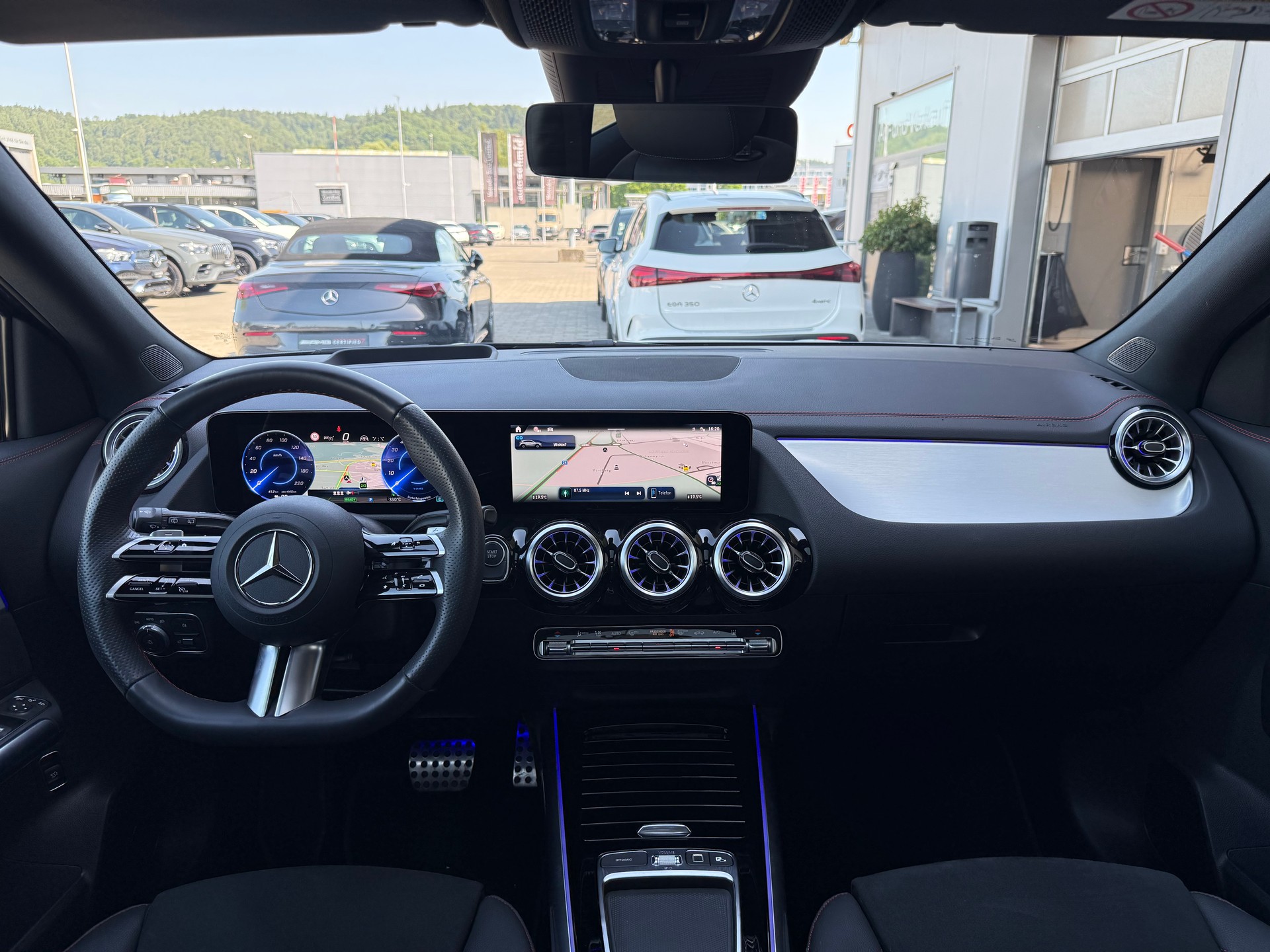 MERCEDES-BENZ EQA 350 AMG Line 4Matic Swiss Star-showroom-element-3