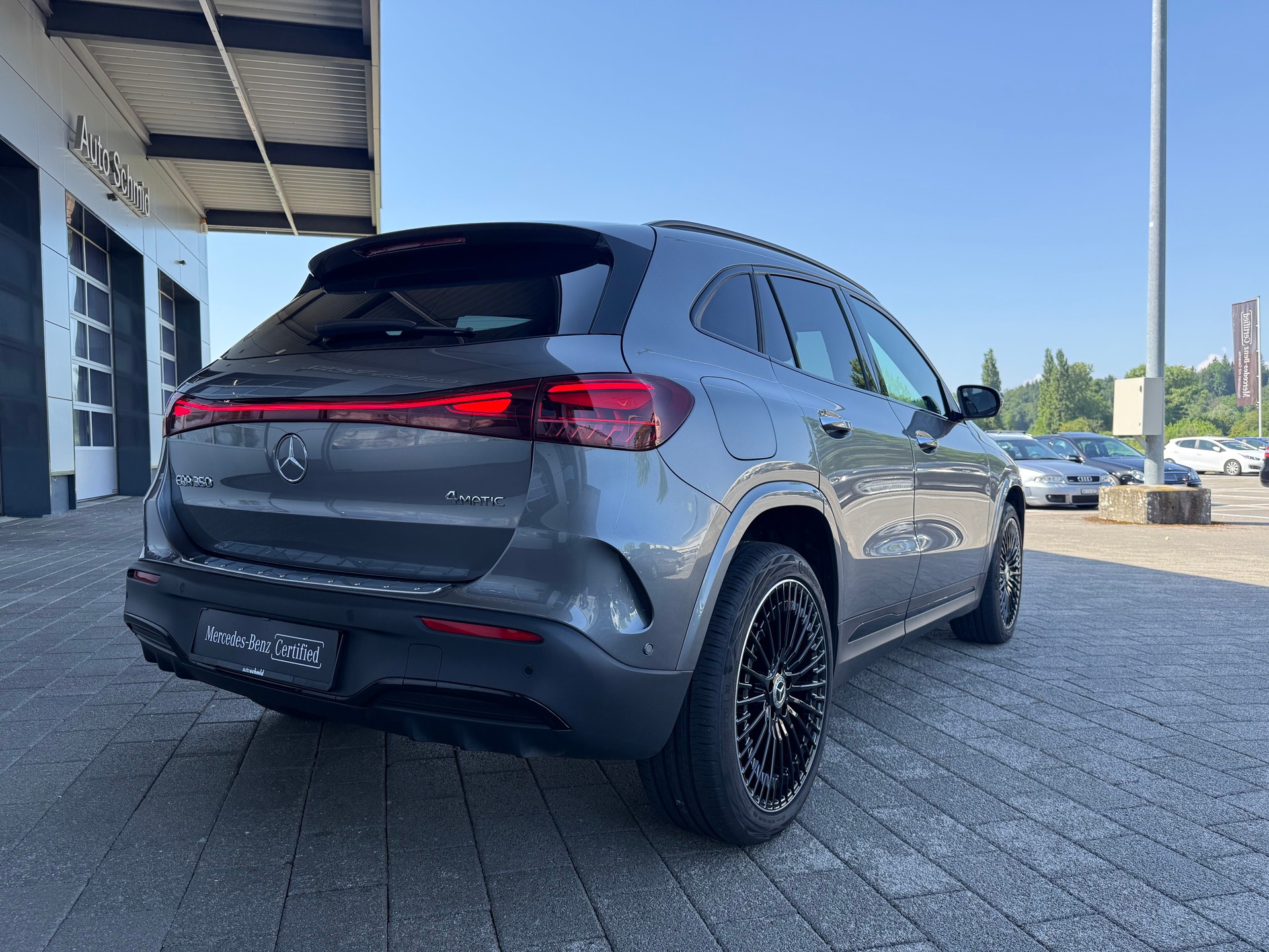 MERCEDES-BENZ EQA 350 AMG Line 4Matic Swiss Star-showroom-element-1